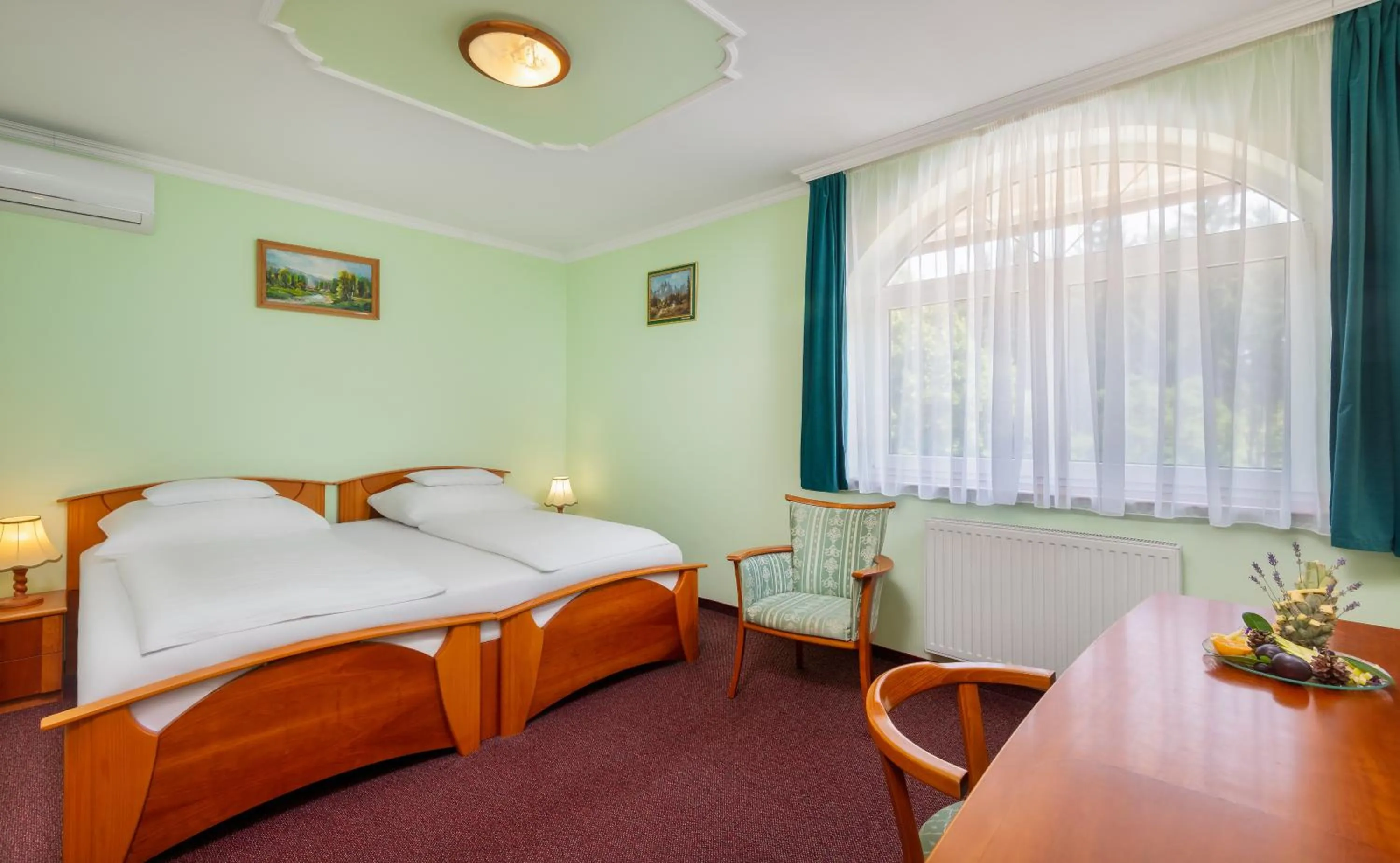 Bed in Gosztola Gyöngye-az erdő szállodája