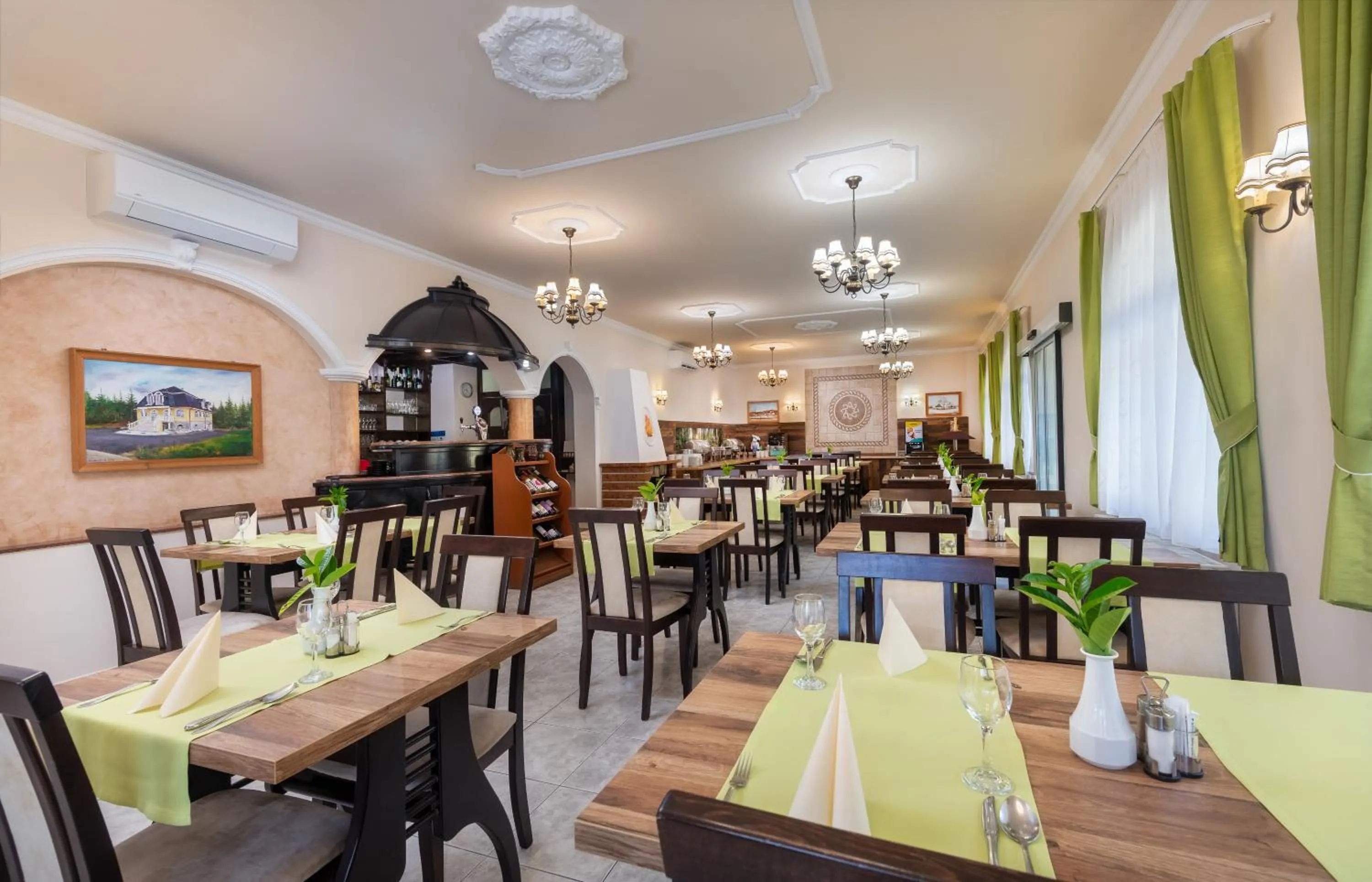 Restaurant/places to eat in Gosztola Gyöngye-az erdő szállodája