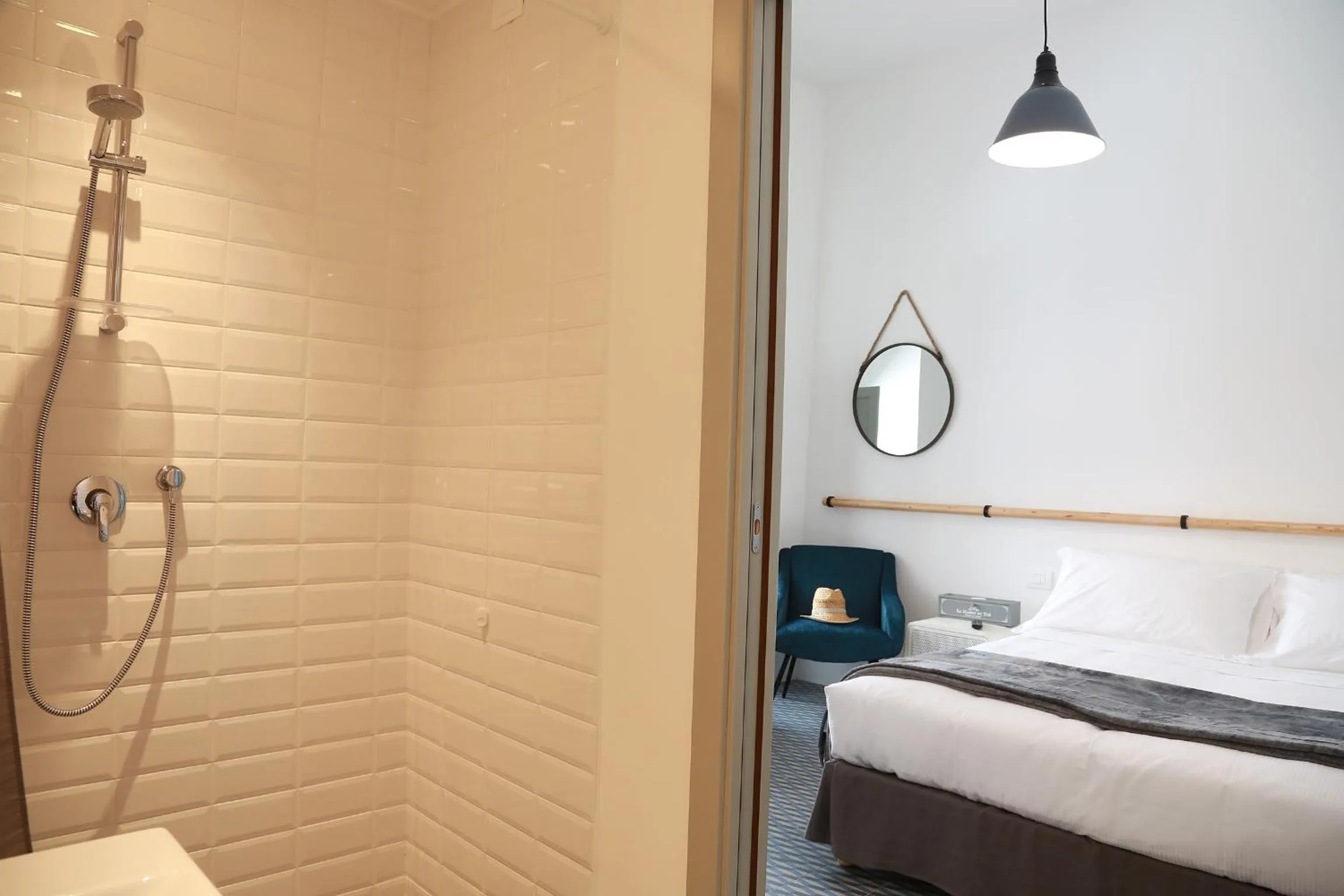 Shower, Bed in Intervallo Boutique Hotel