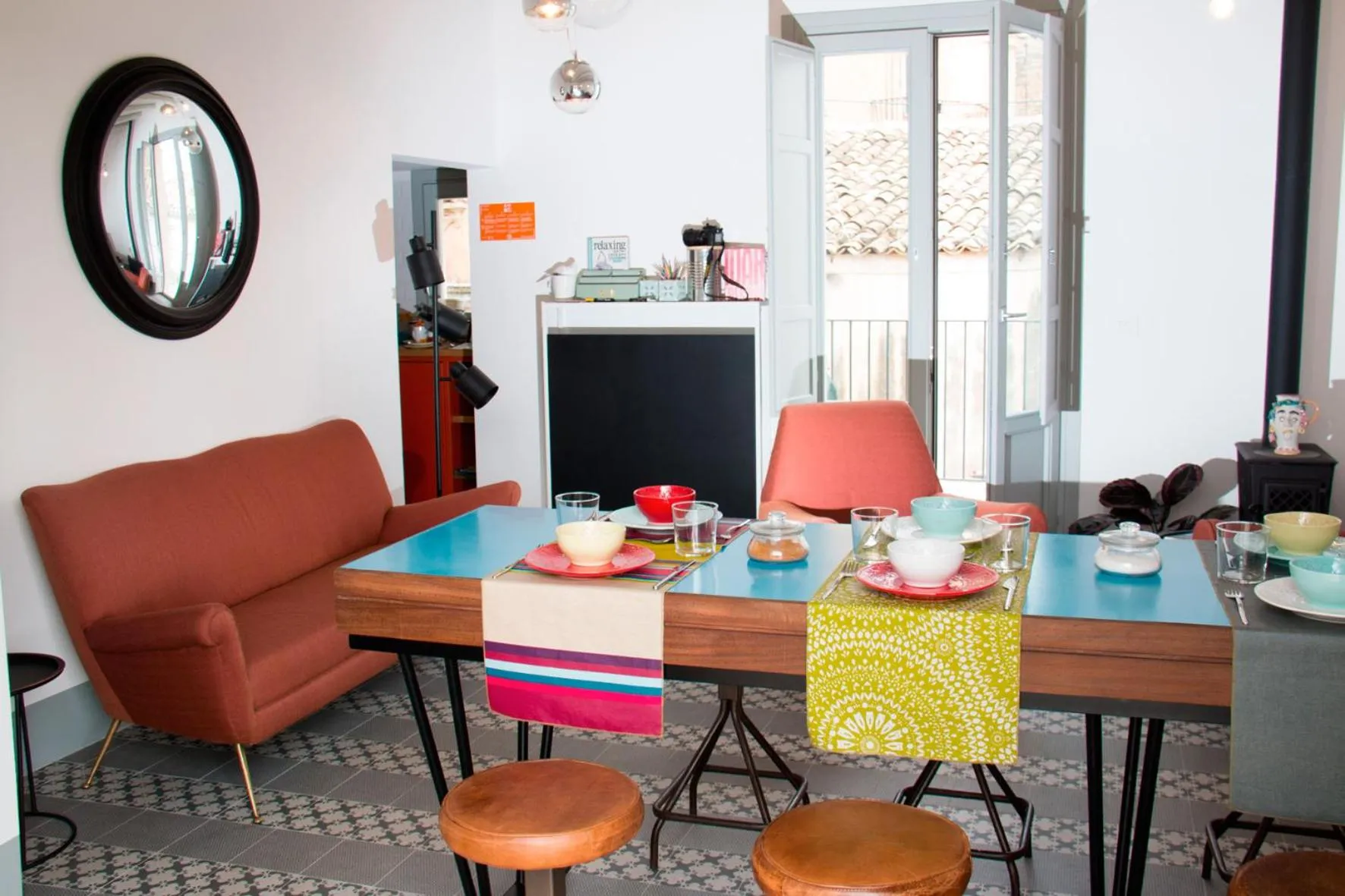 Communal lounge/ TV room in Intervallo Boutique Hotel