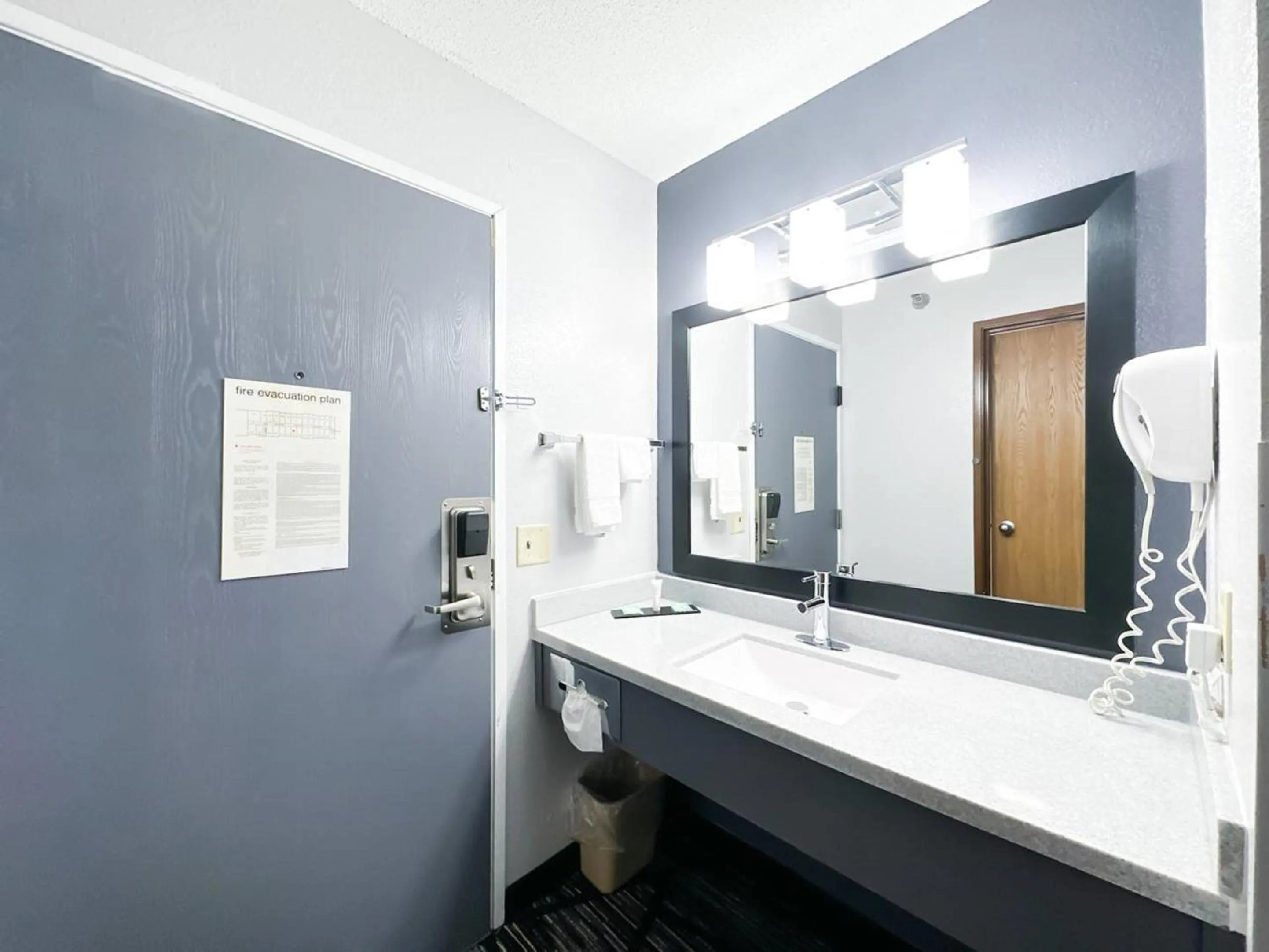 hair dresser in Blaine Town Inn & Suites