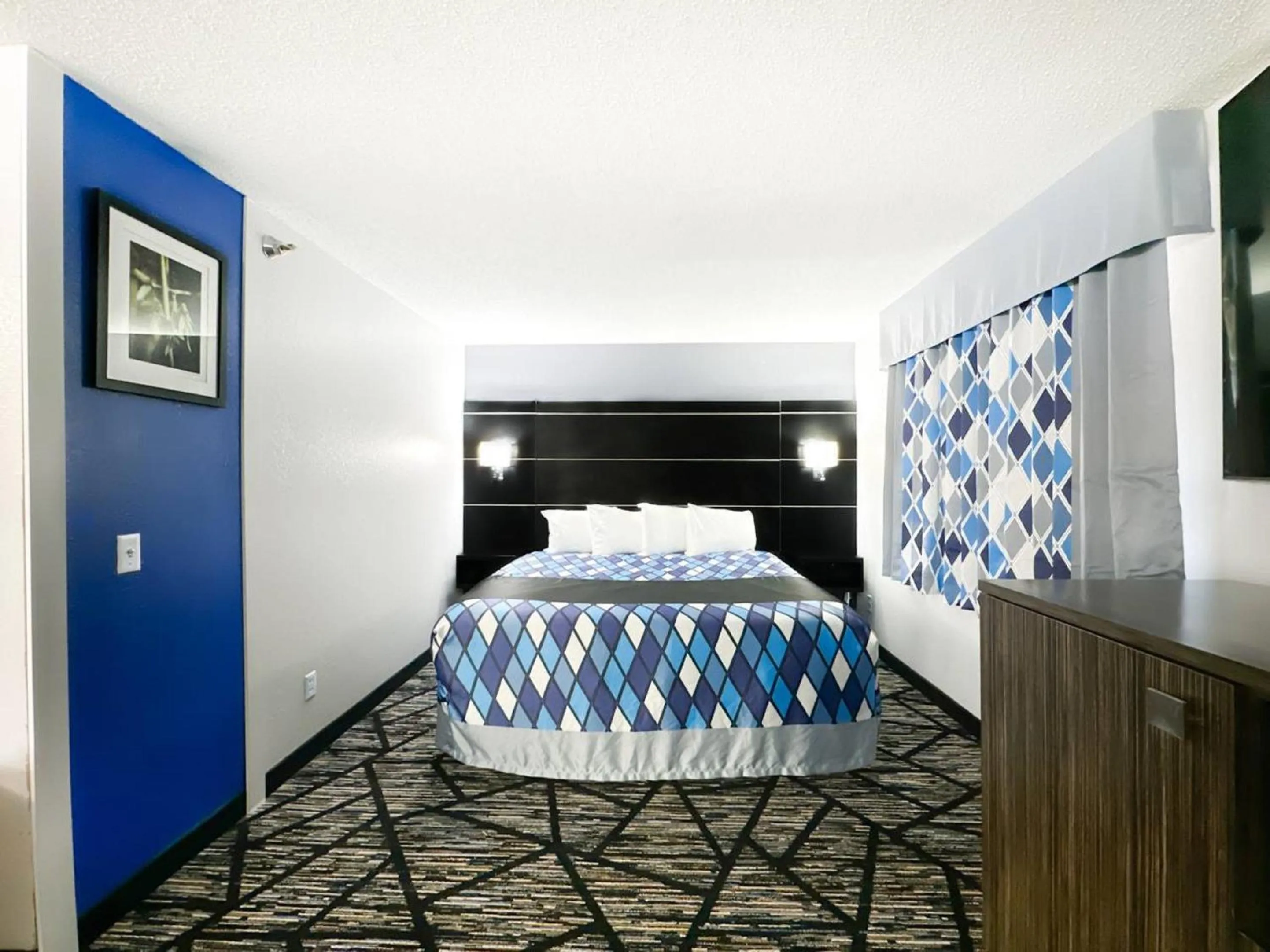 Bed in Blaine Town Inn & Suites