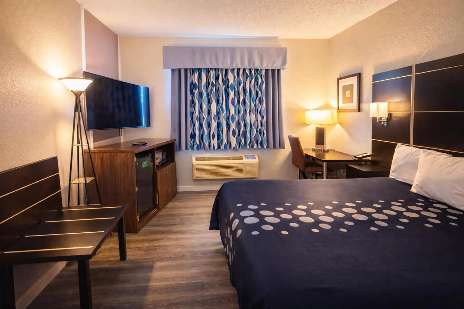 Bedroom, Bed in Blaine Town Inn & Suites