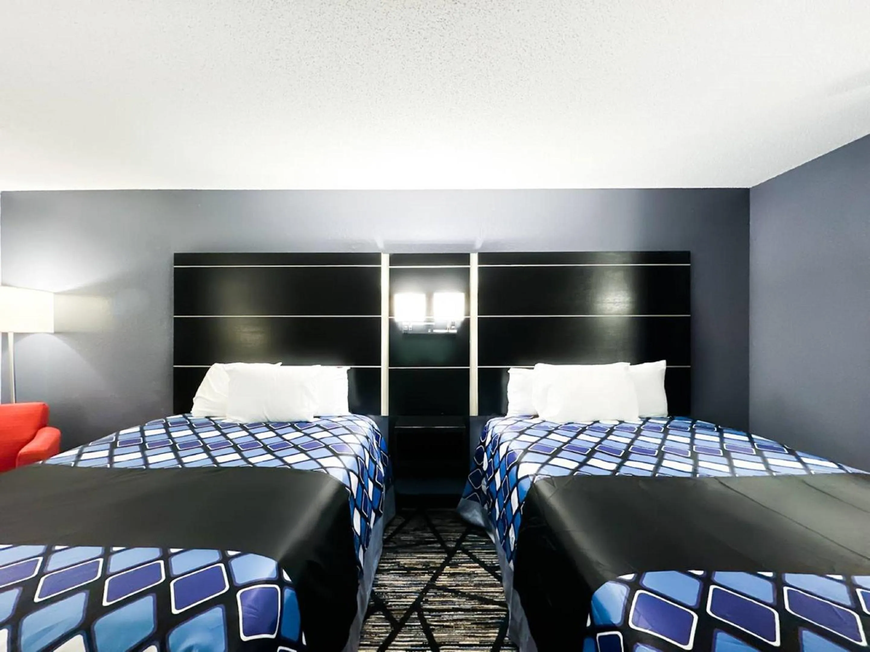 Bed in Blaine Town Inn & Suites