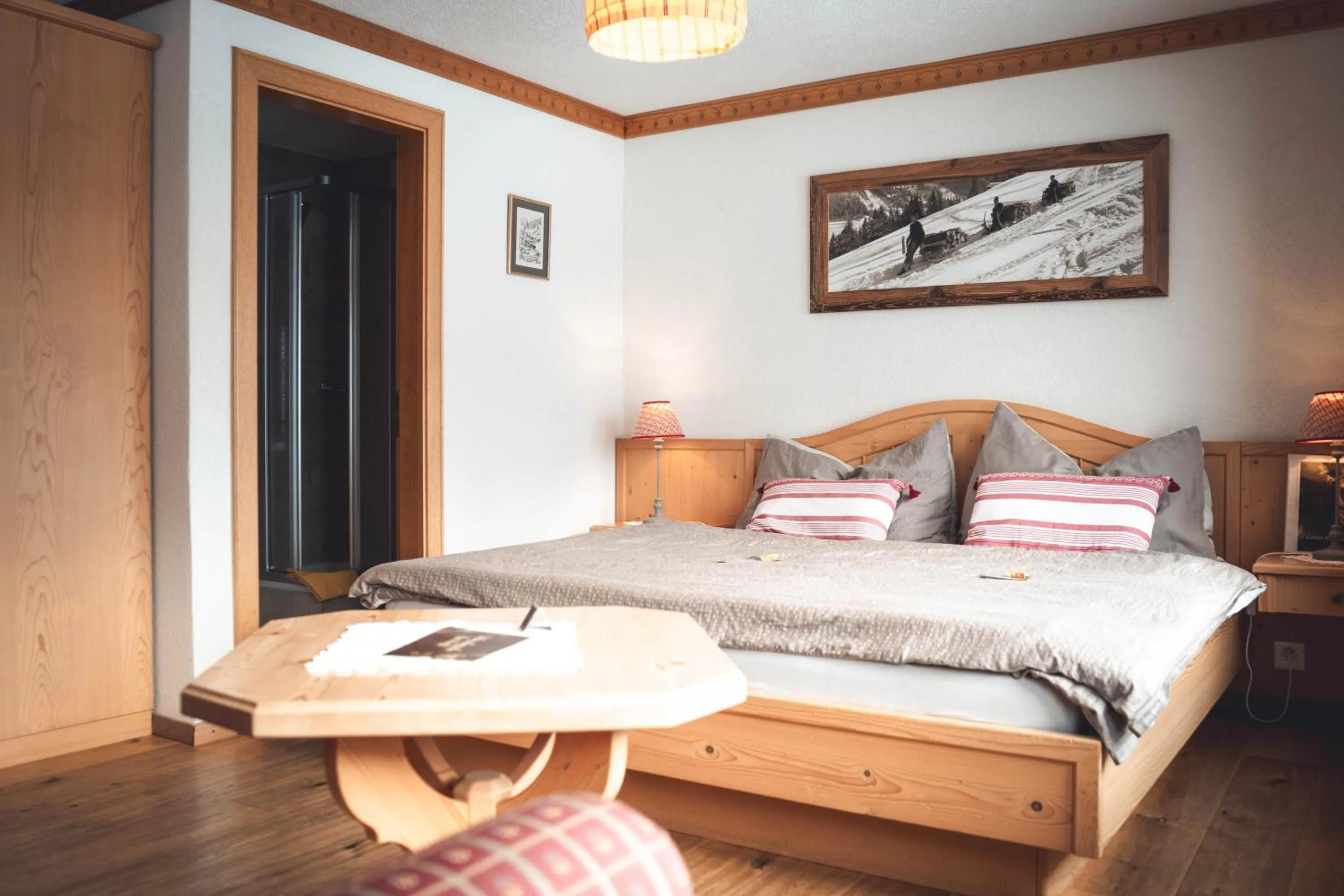 Bed in Alpenhotel zur Wildi Lauchernalp