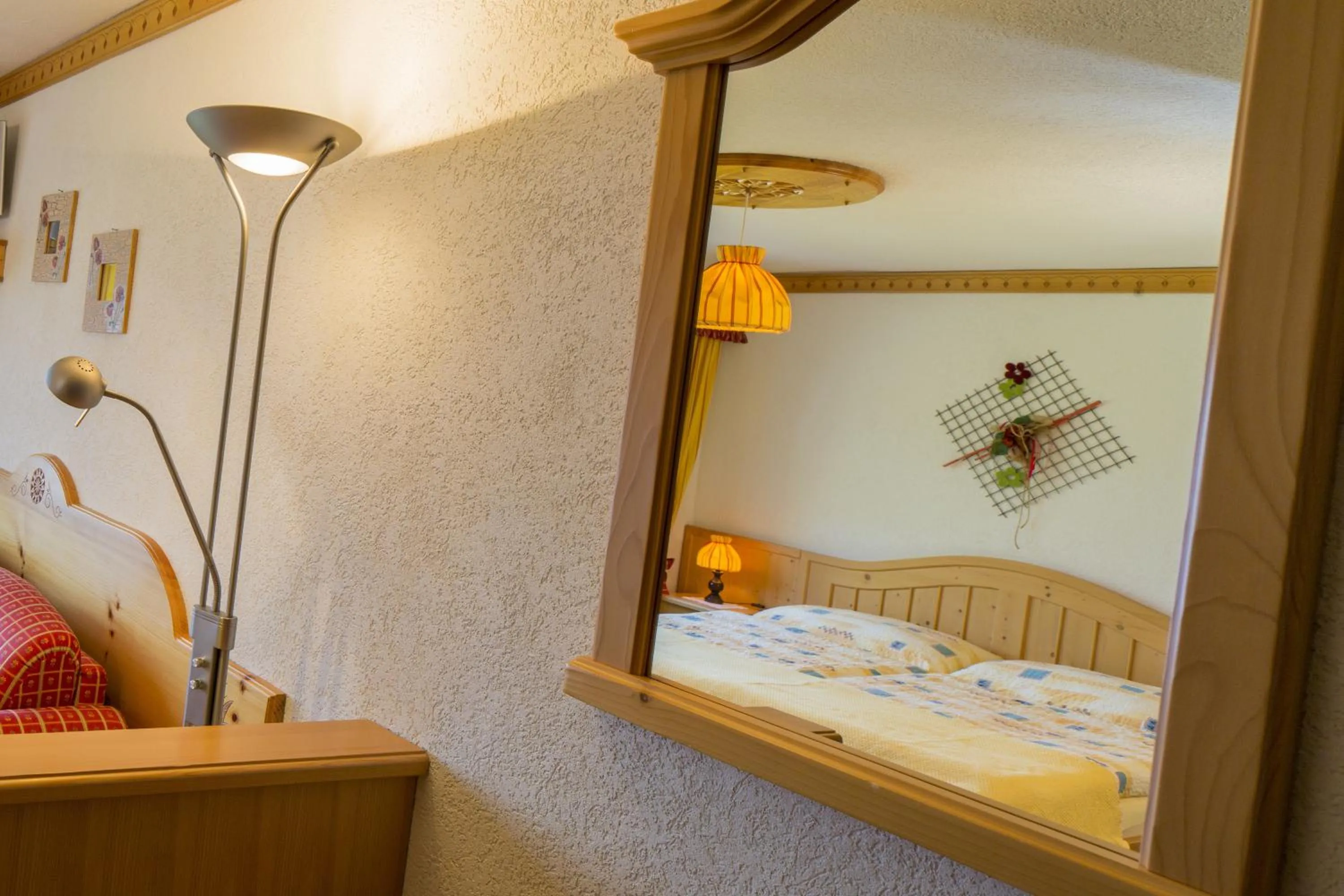 Bedroom, Bed in Alpenhotel zur Wildi Lauchernalp