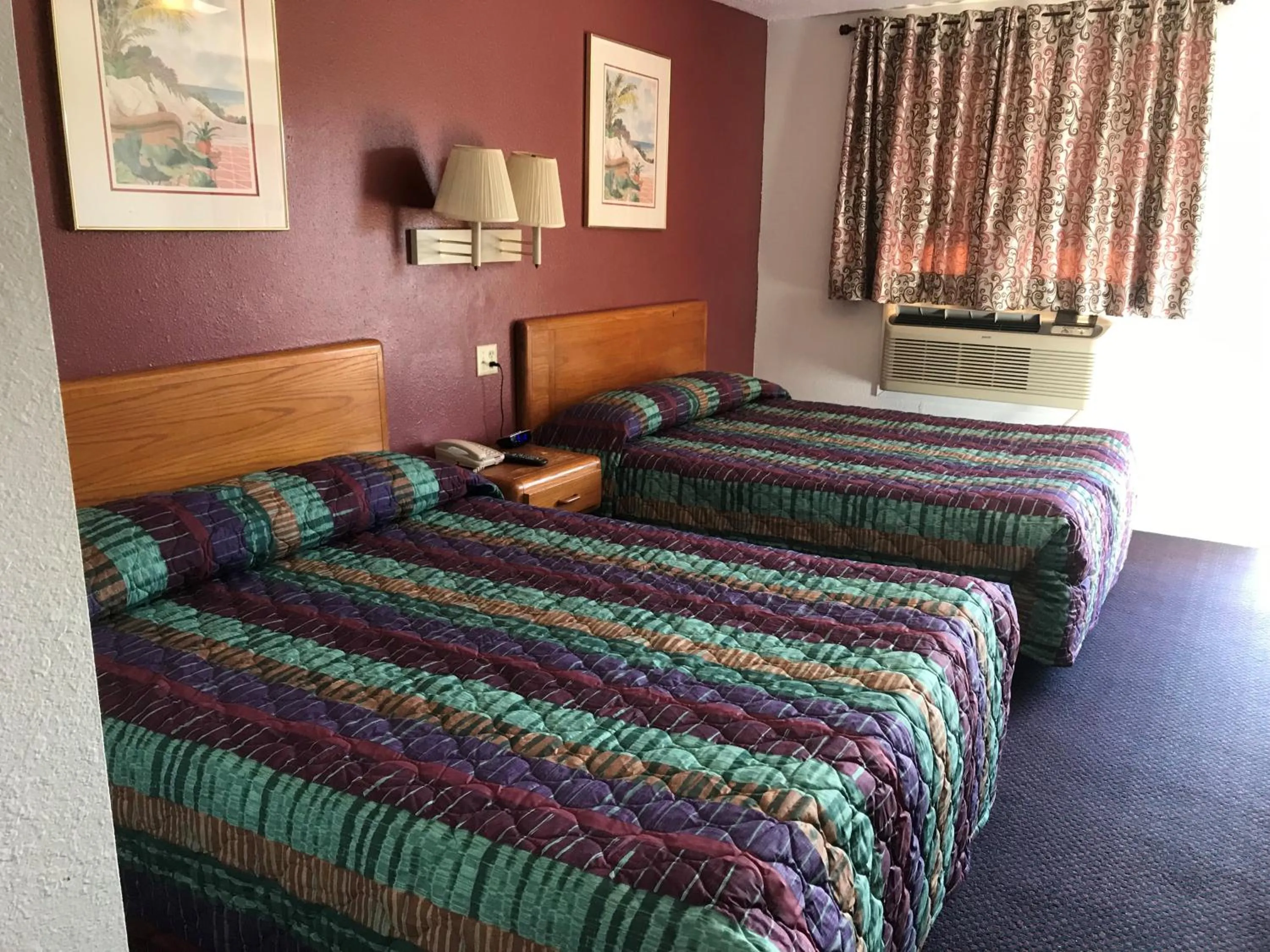 Bedroom, Bed in Luxury Inn