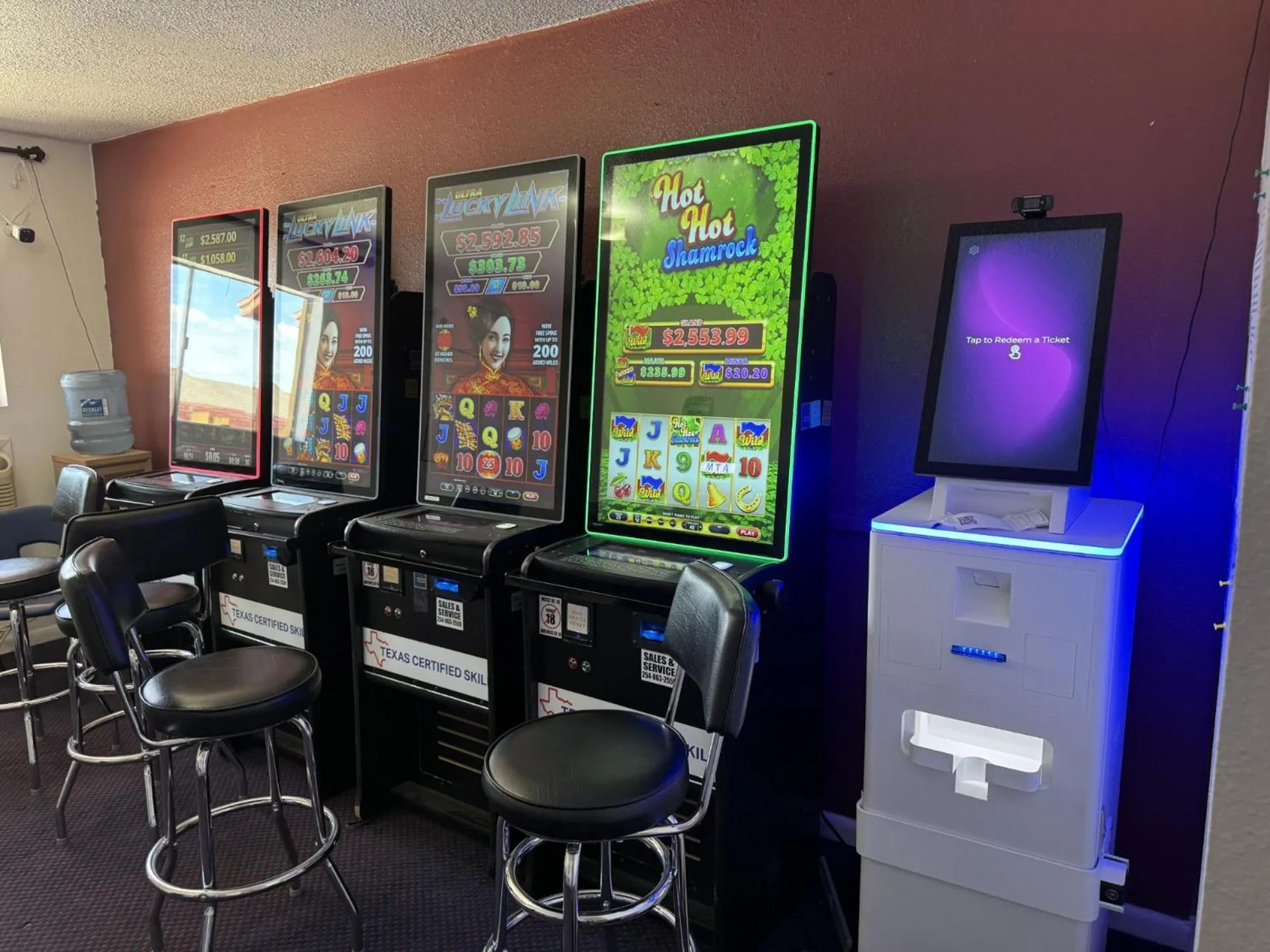 Game Room in Luxury Inn