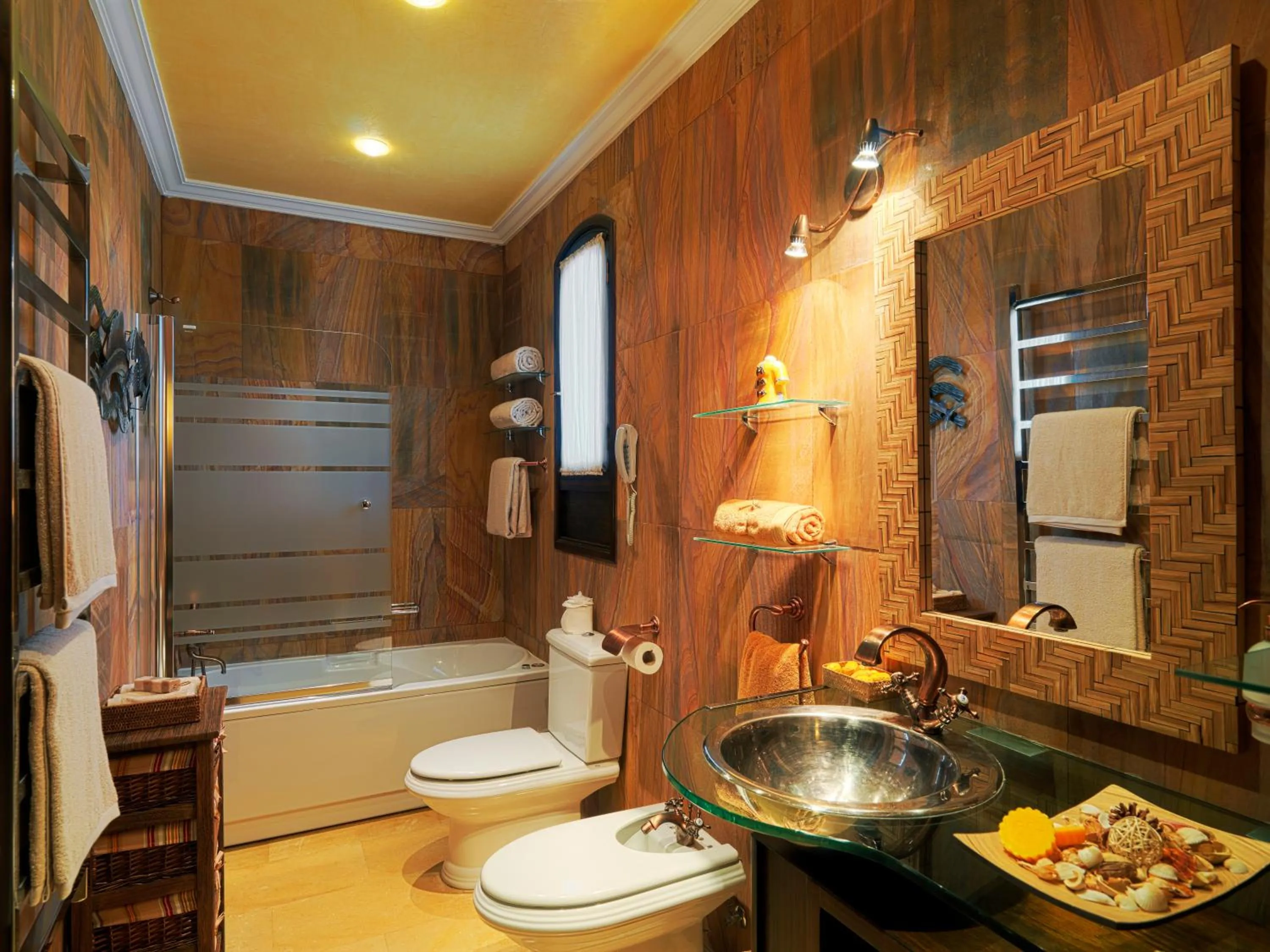 Regency Country Club, Apartments Suites