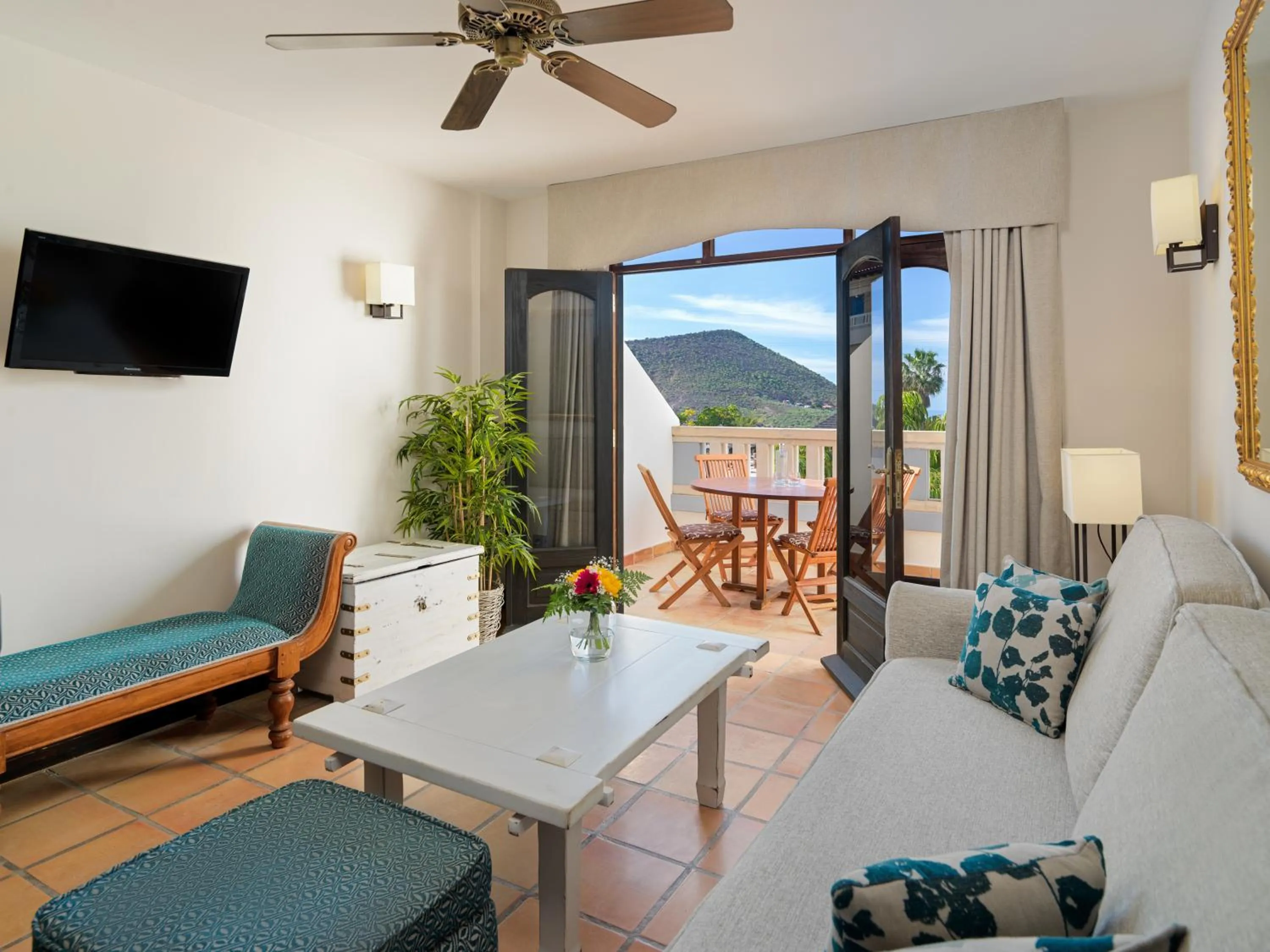 Regency Country Club, Apartments Suites