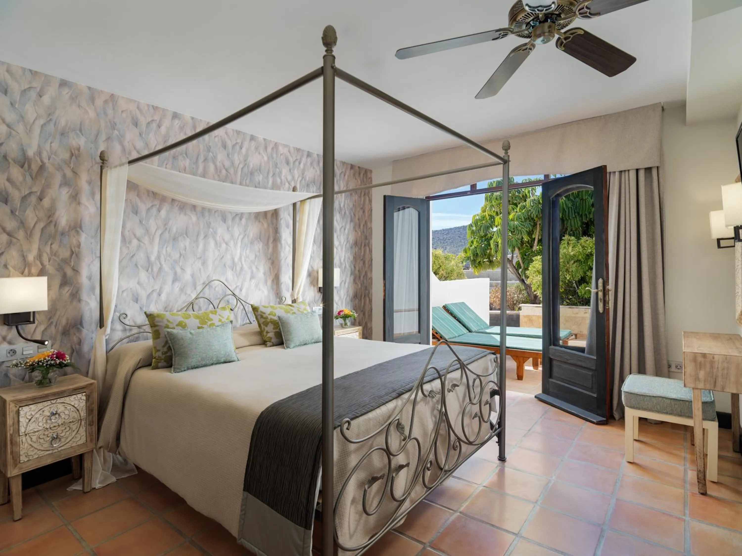 Bed in Regency Country Club, Apartments Suites