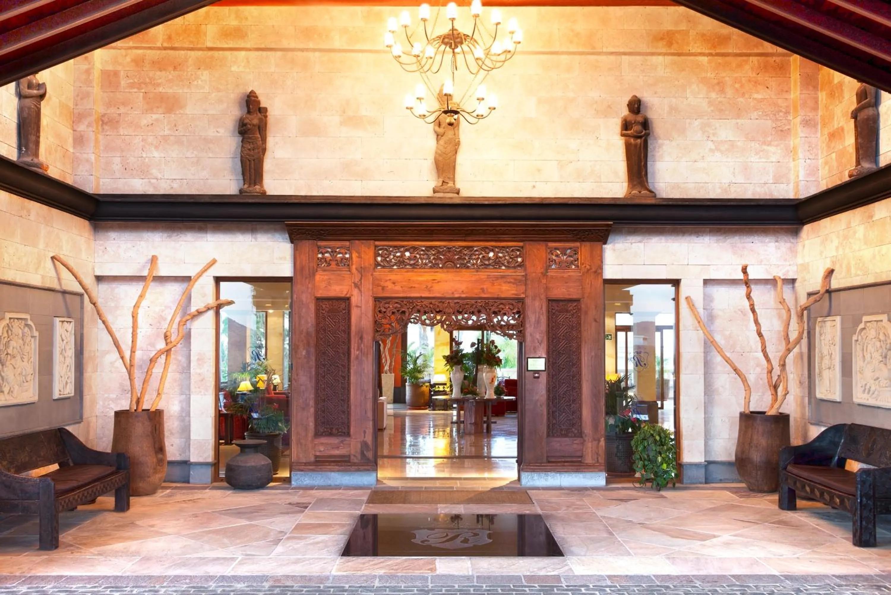 Regency Country Club, Apartments Suites