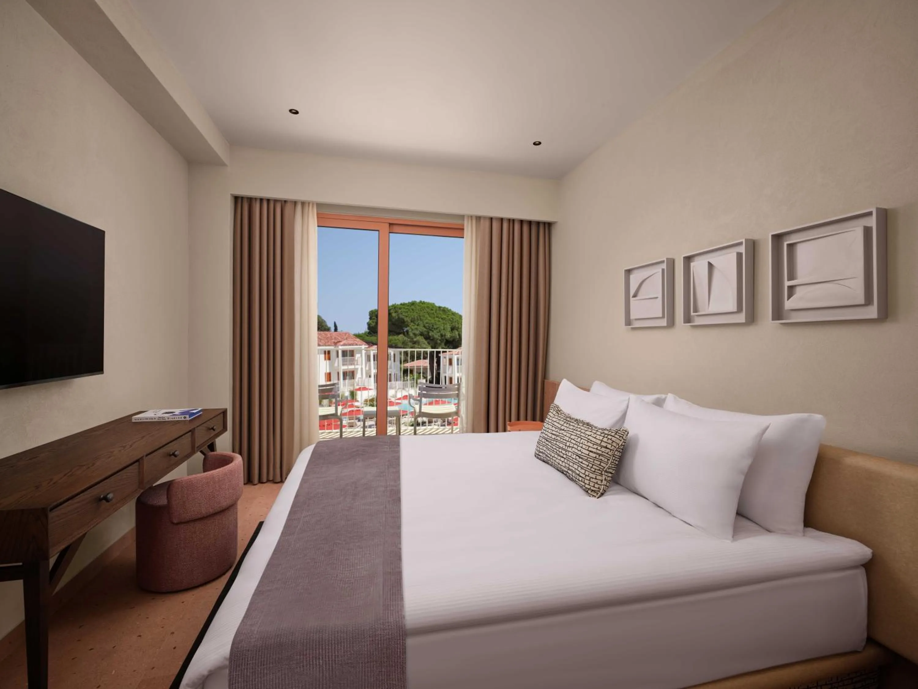 Bedroom, Bed in Paloma Grida