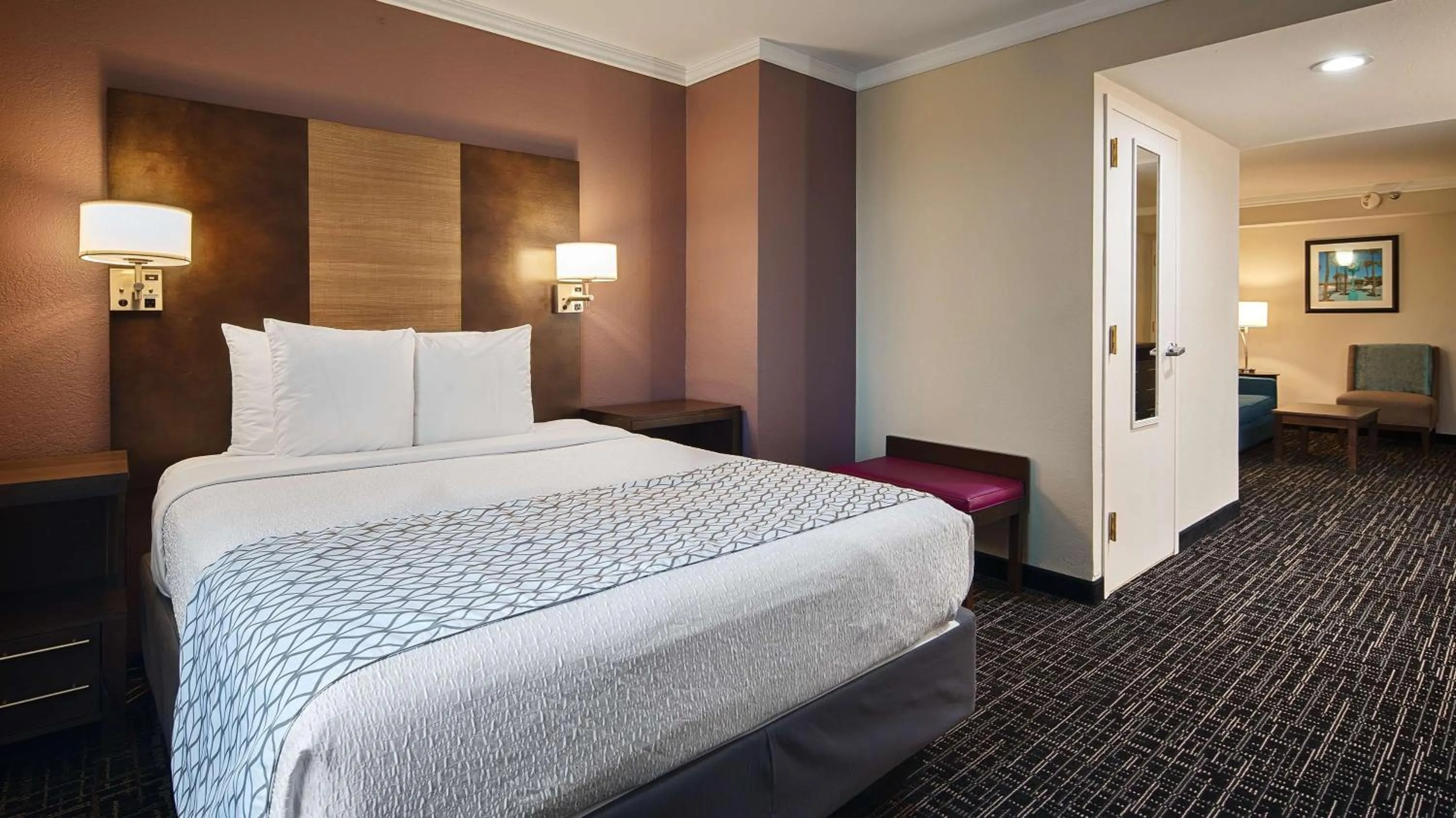 Photo of the whole room, Bed in Best Western Fort Myers Inn and Suites