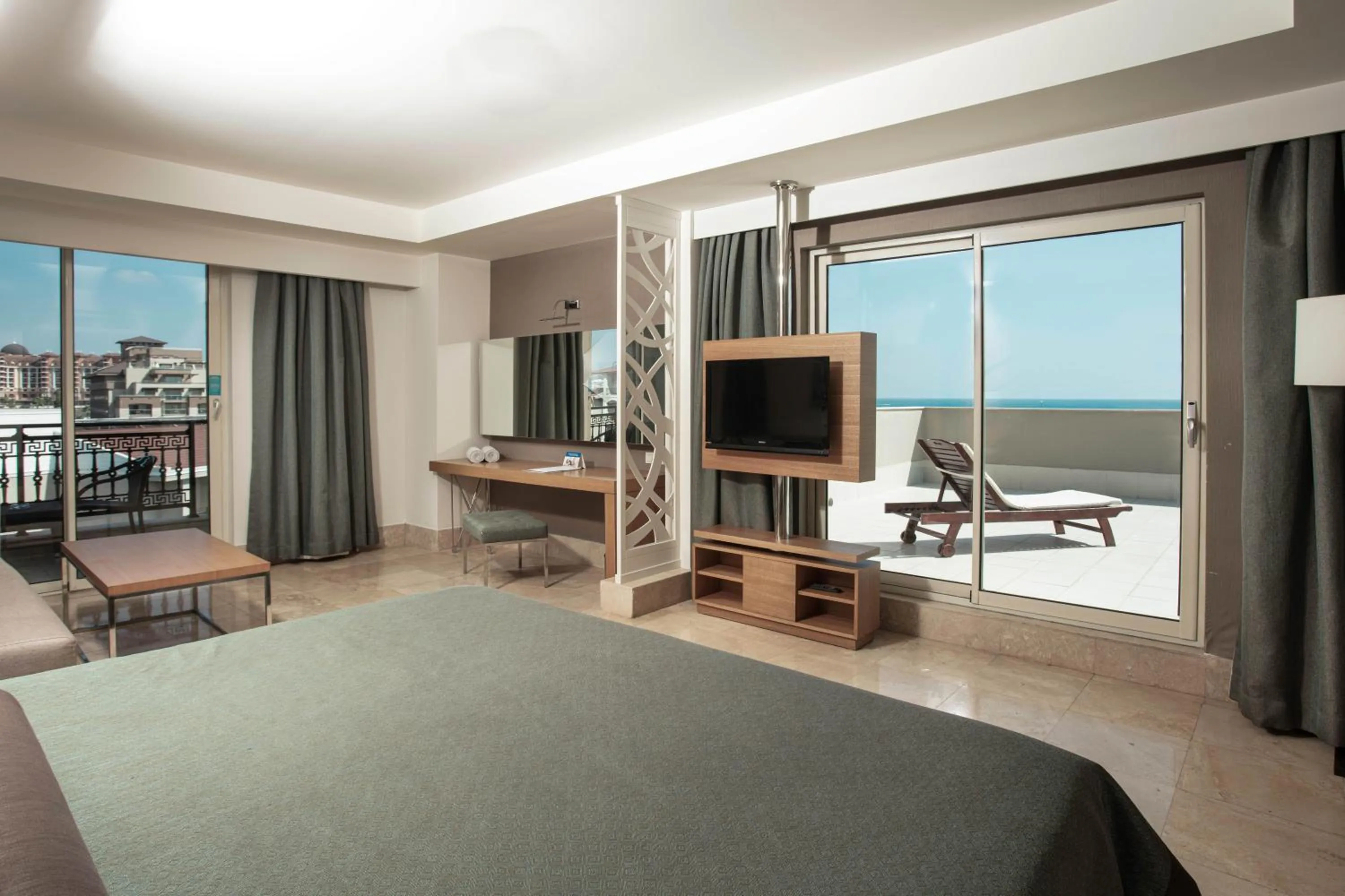 Communal lounge/ TV room, Bed in Paloma Oceana
