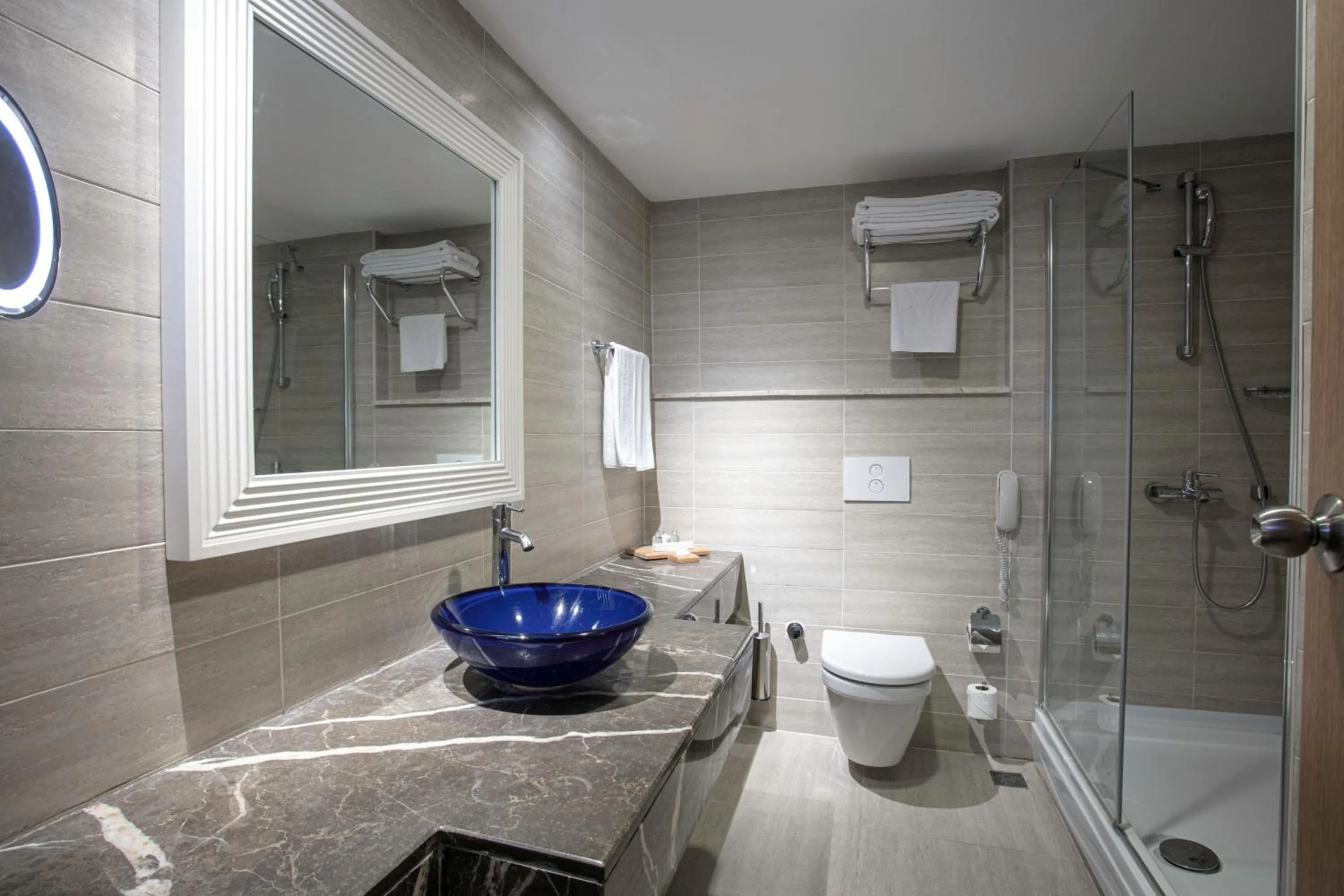 Shower in Paloma Oceana