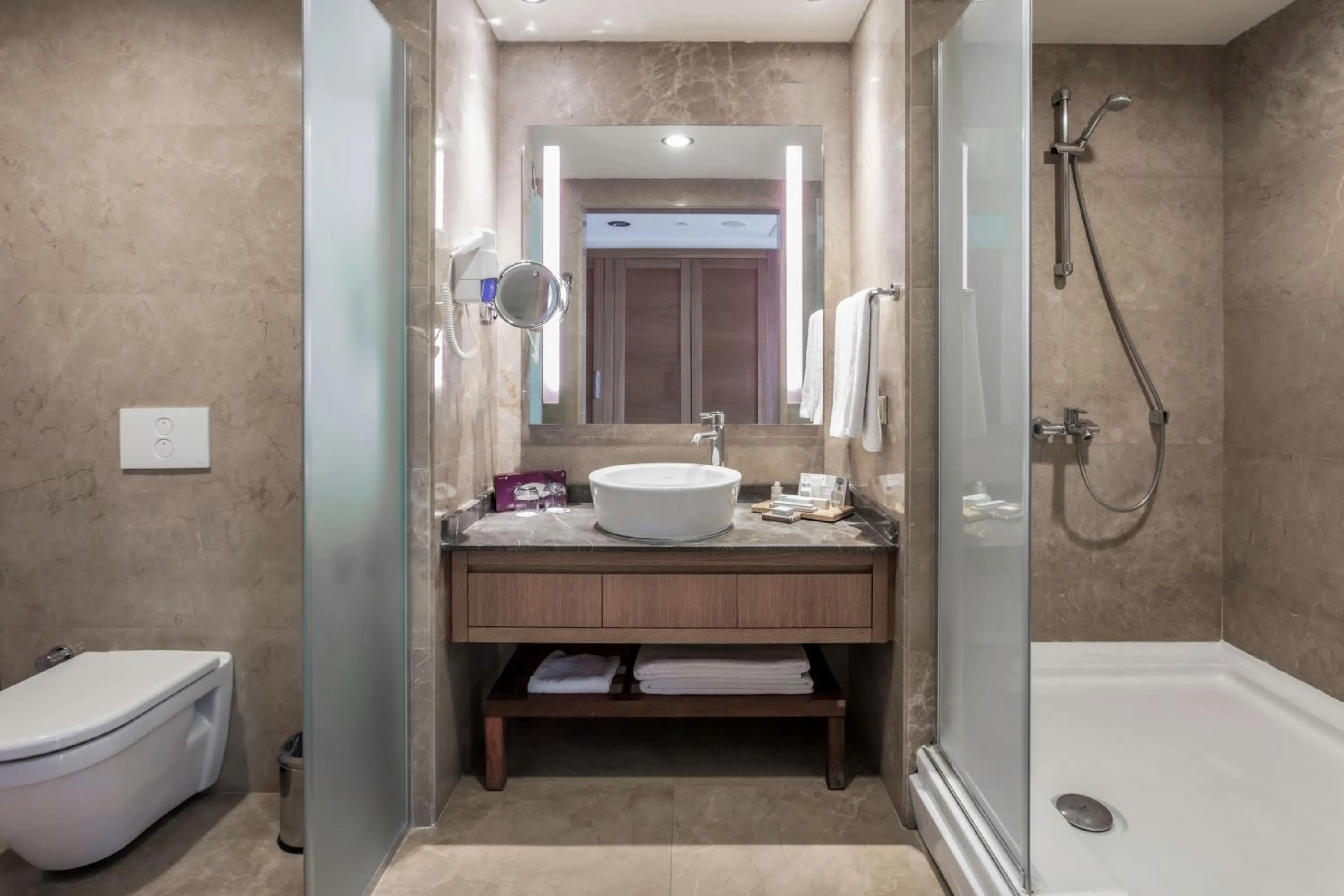 Shower in Paloma Oceana