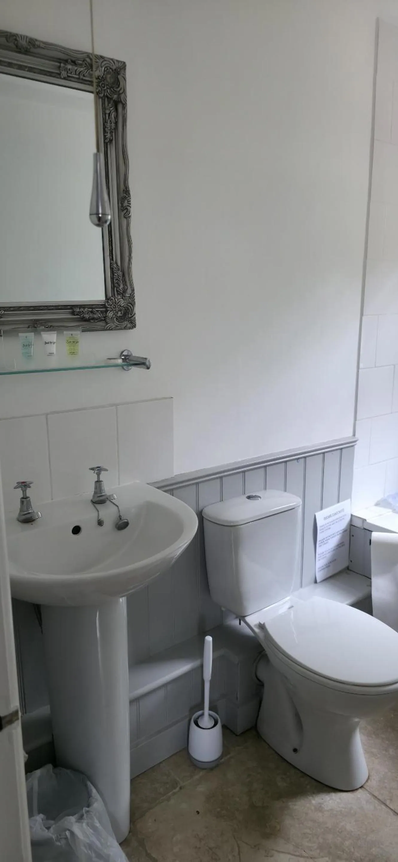 Bathroom in The Benett Arms