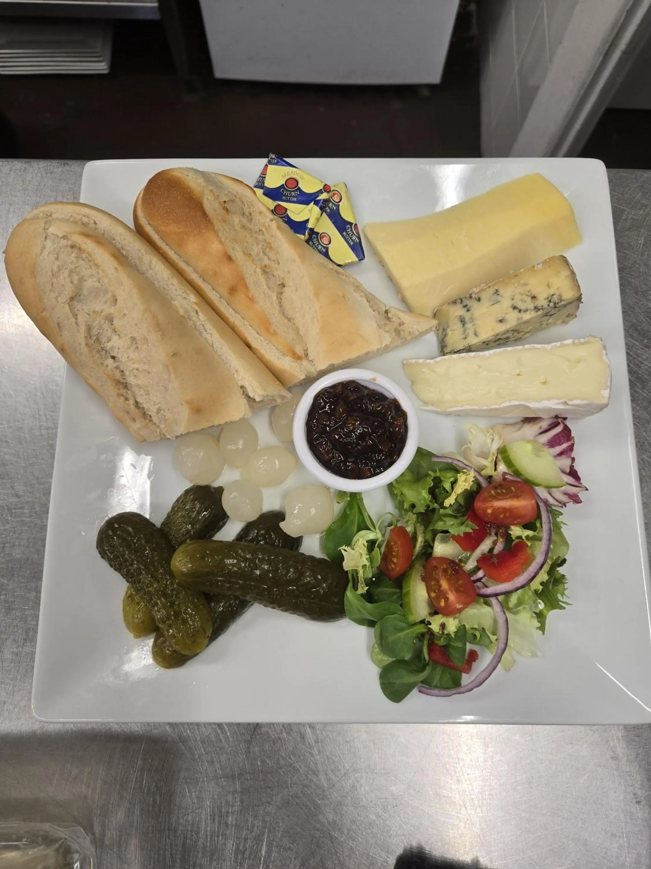 Food and drinks in The Benett Arms