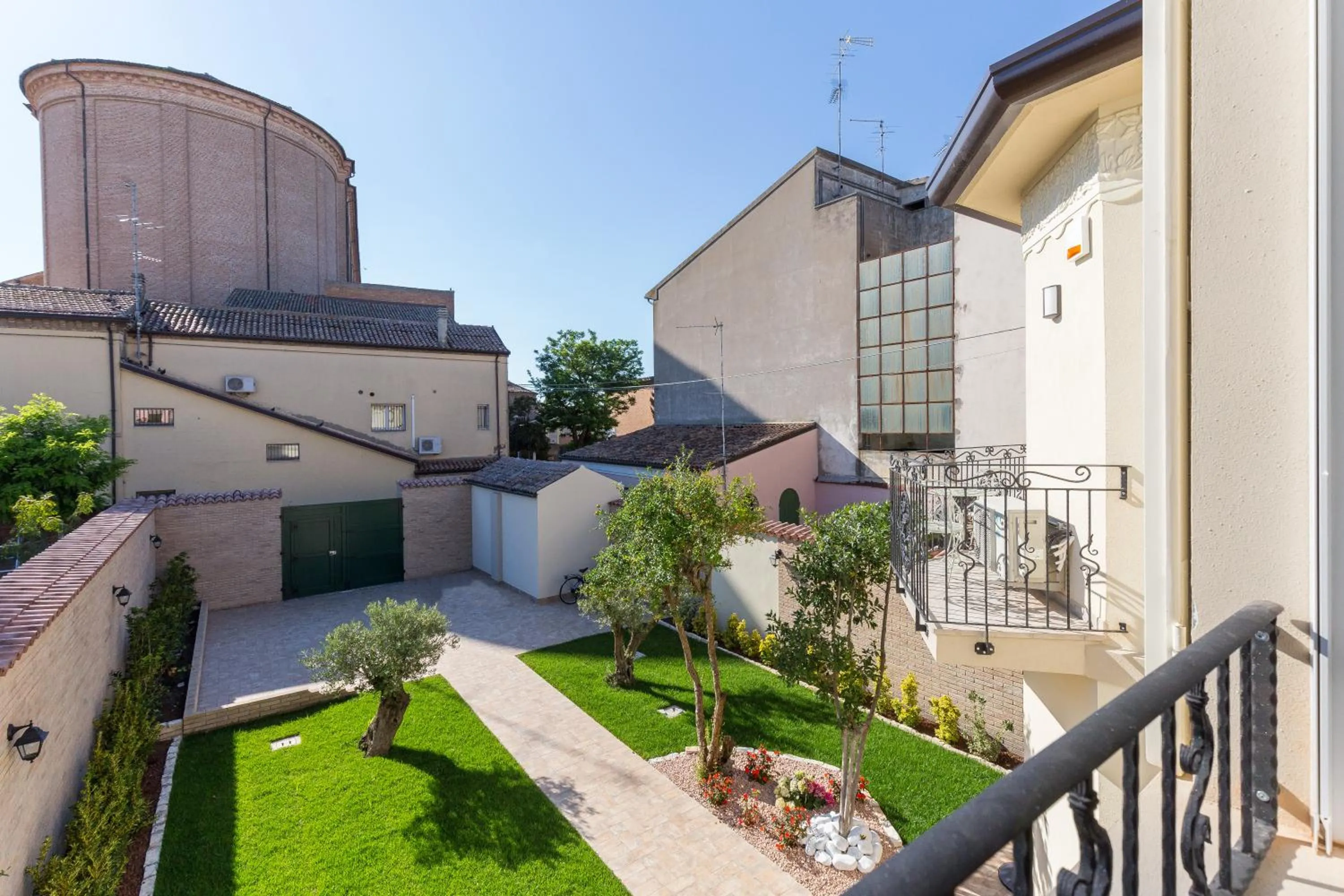 Property building in Villa Cavour