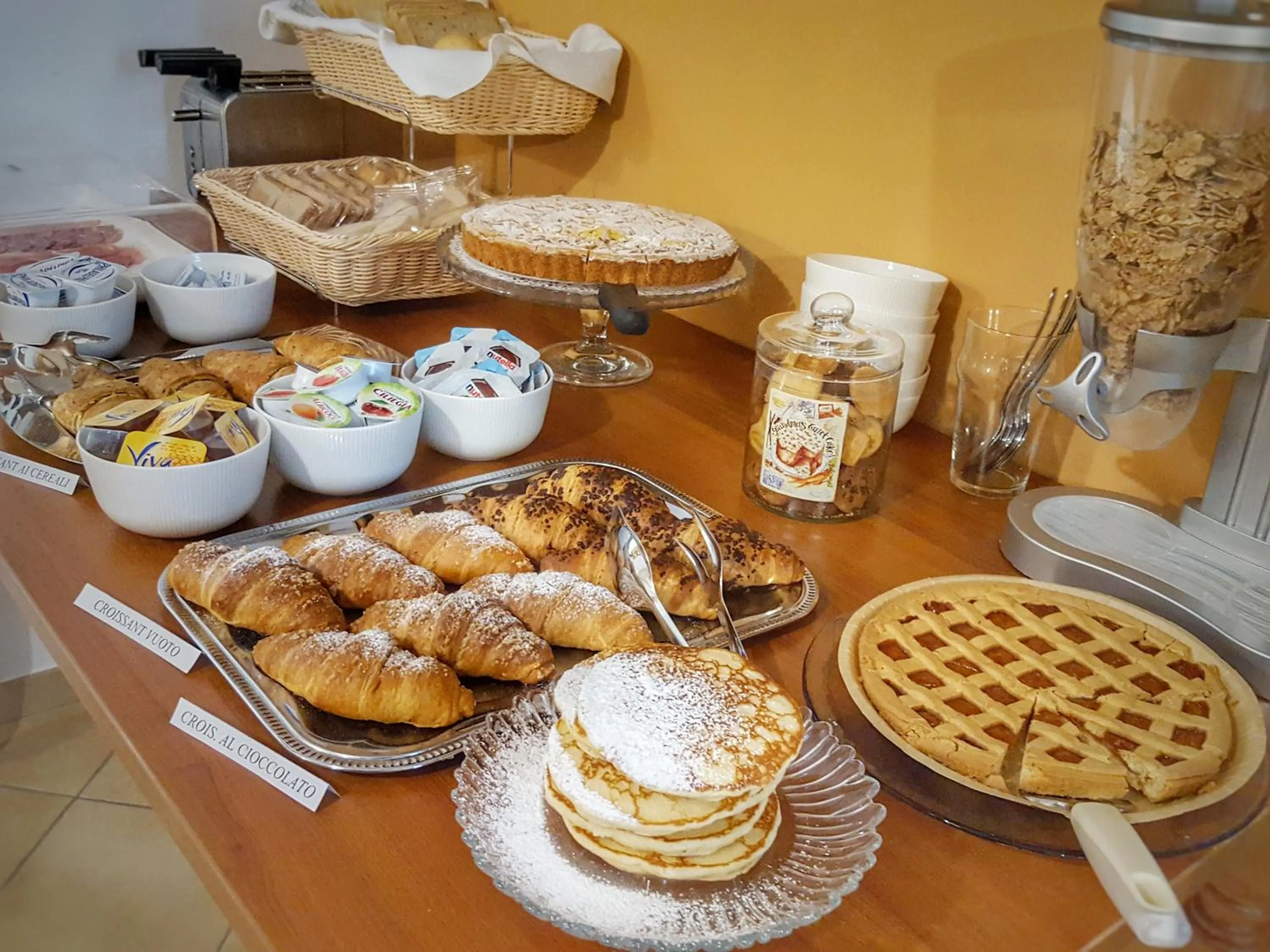 Italian breakfast in Villa Cavour