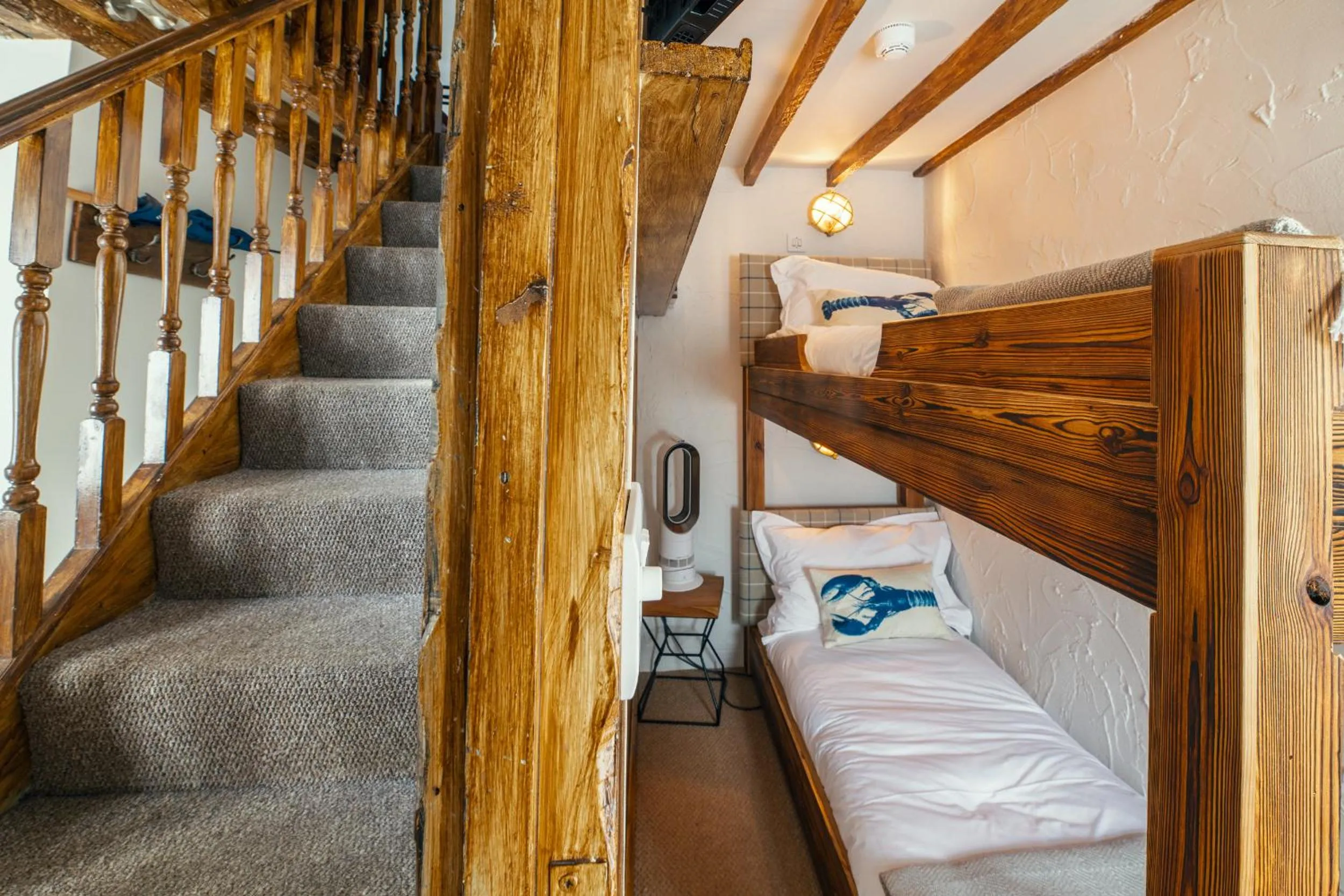 Bed in Bayards Cove Inn