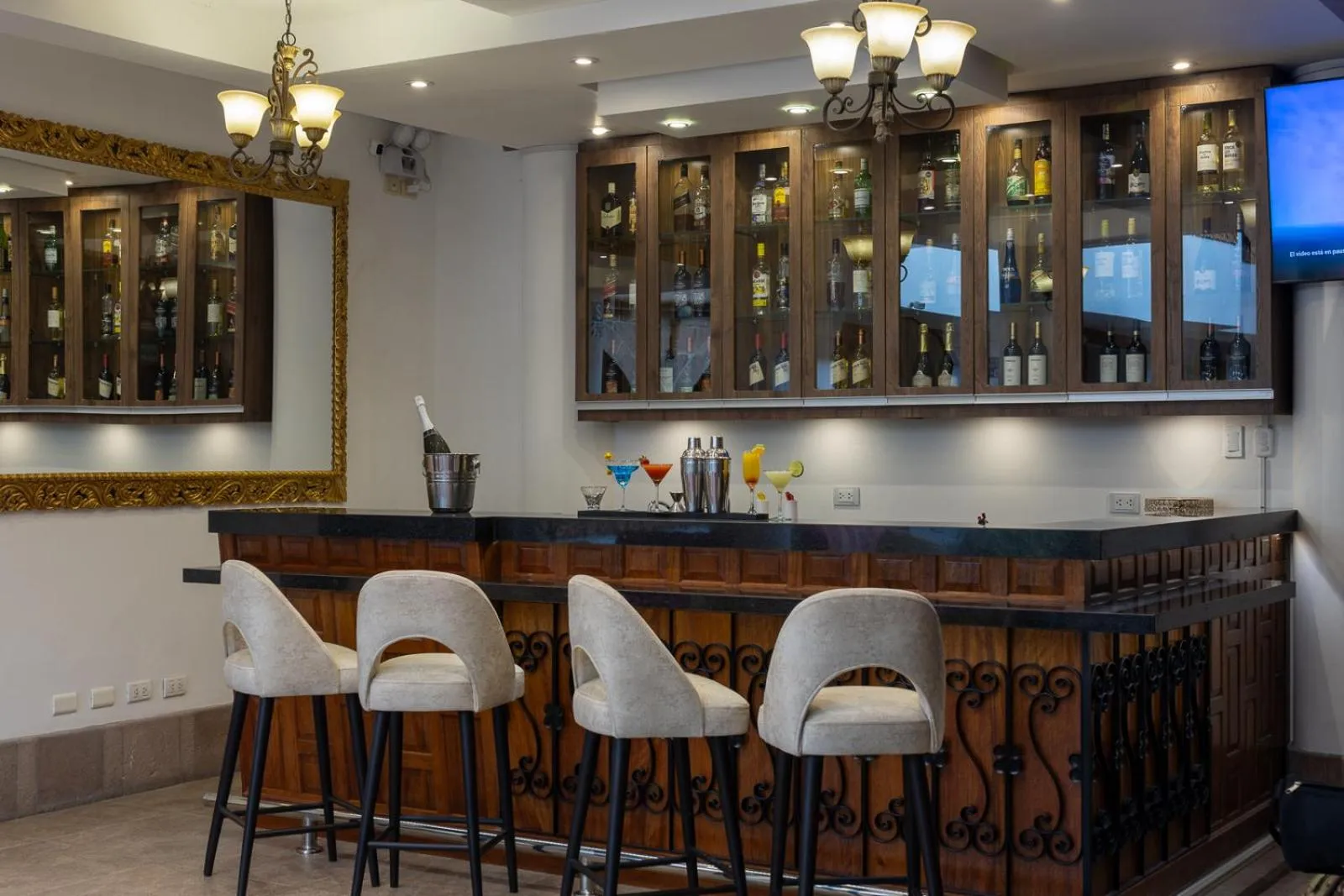 Lounge or bar in Terra Andina Colonial Mansion