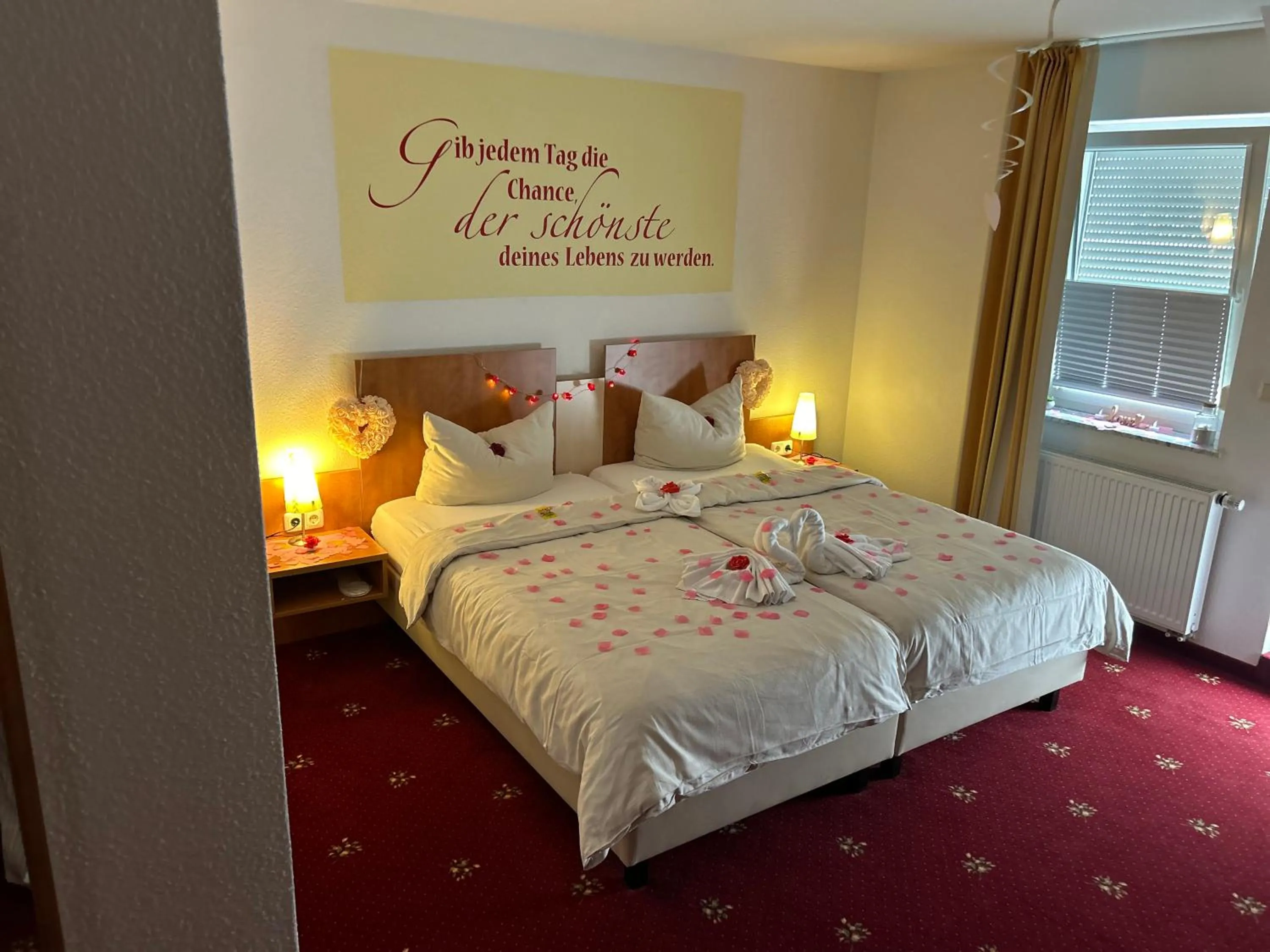 Photo of the whole room, Bed in tauwerk Hotel