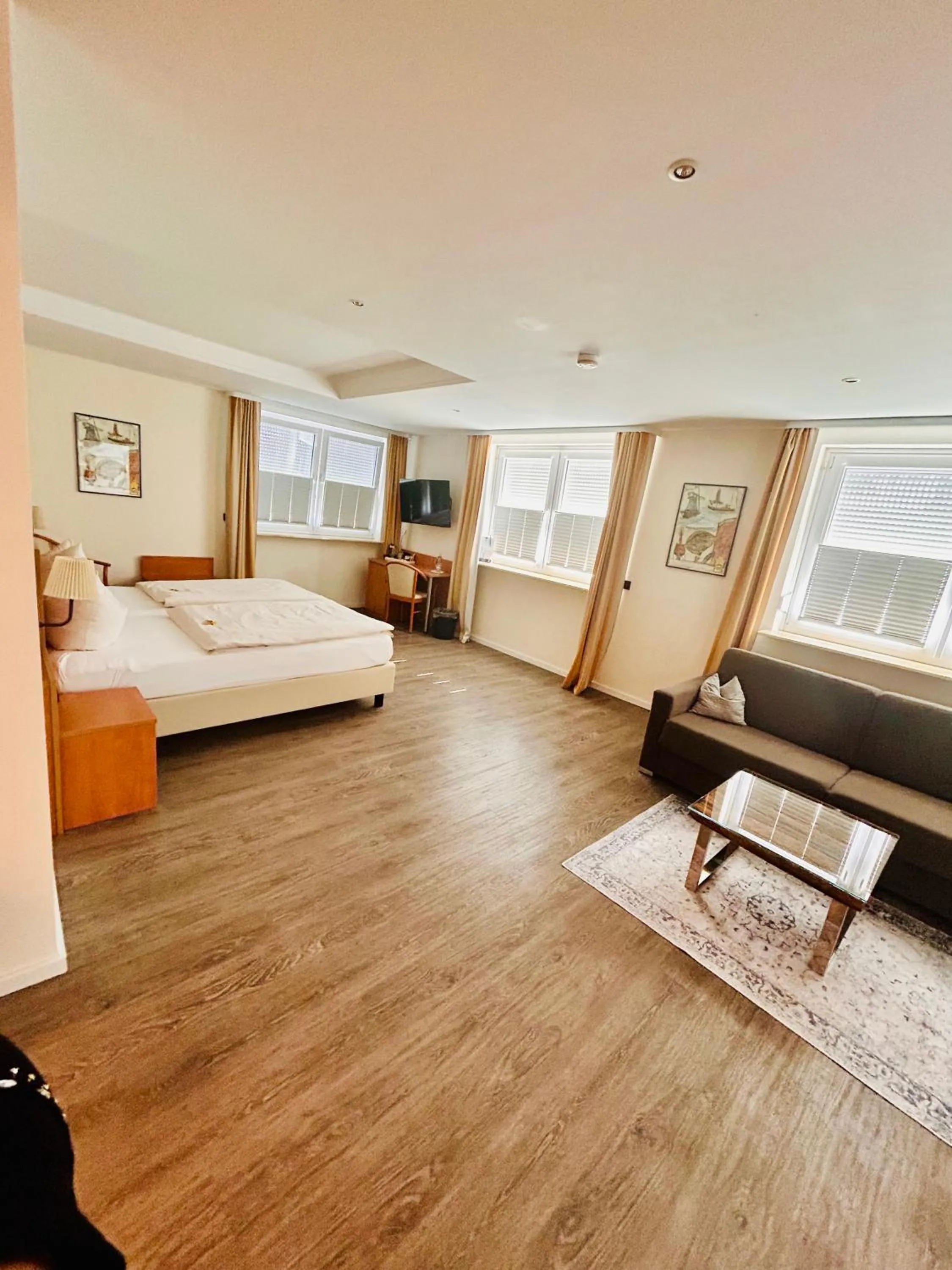 Photo of the whole room, Bed in tauwerk Hotel