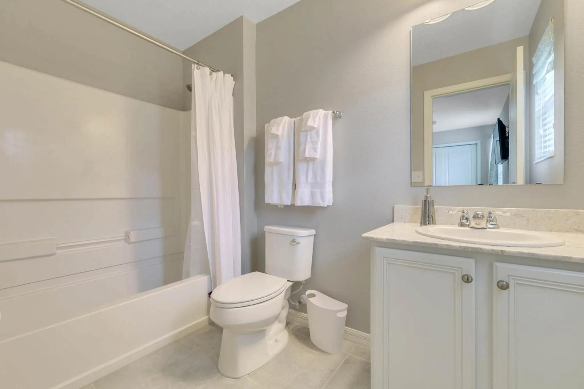 Four Bedrooms Townhome 5116