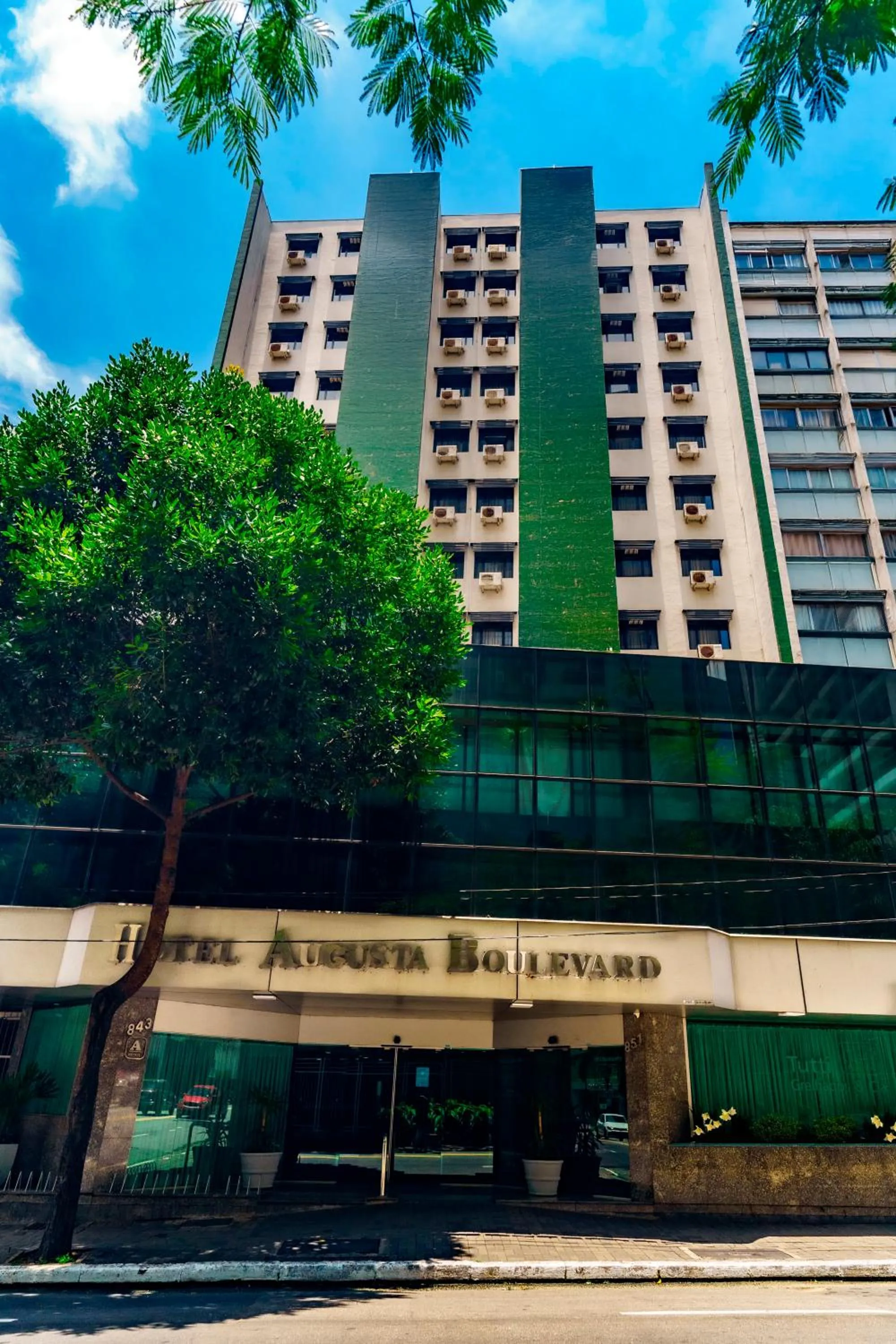 Property building in Hotel Augusta Boulevard