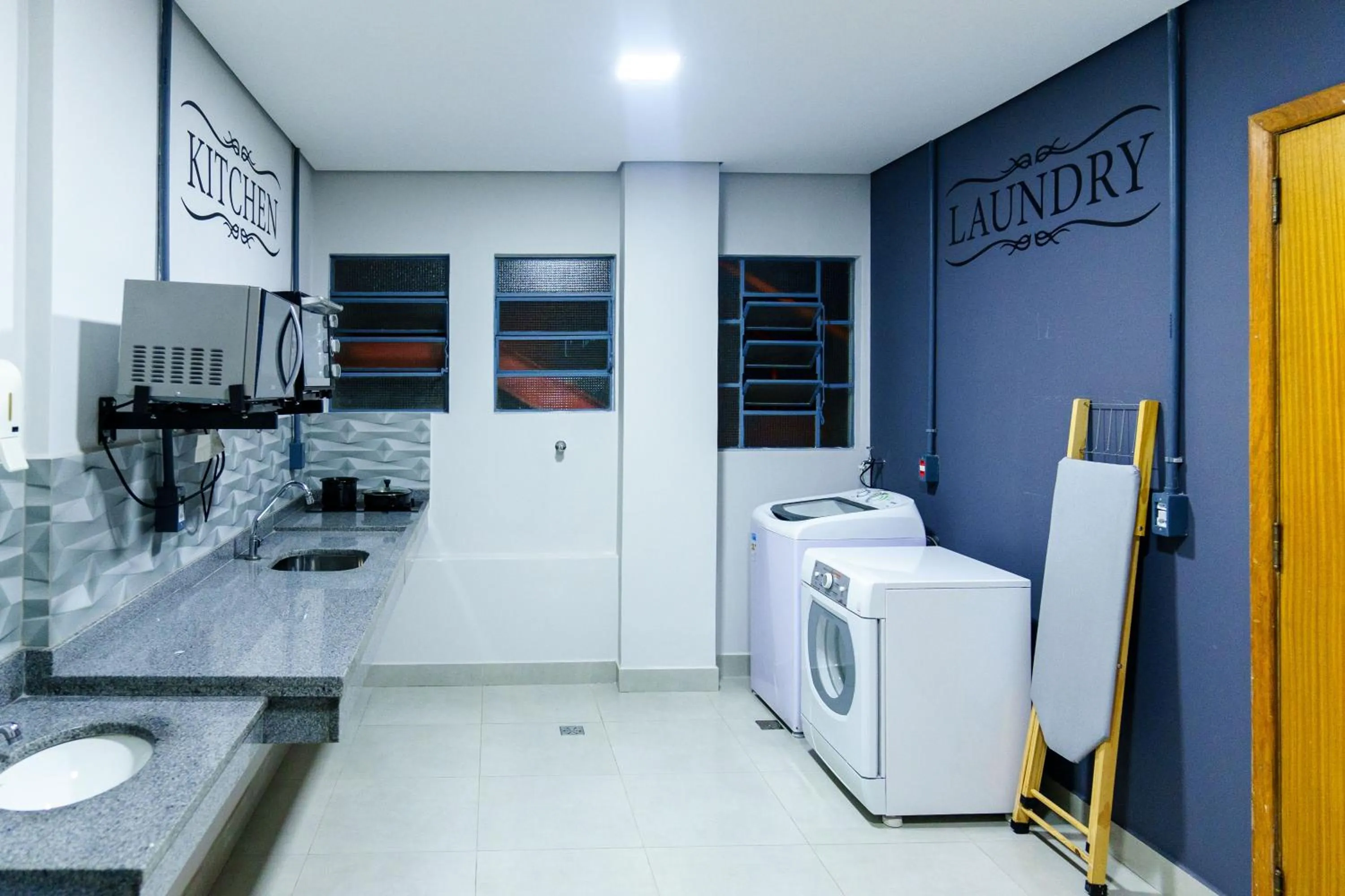 washing machine in Hotel Augusta Boulevard