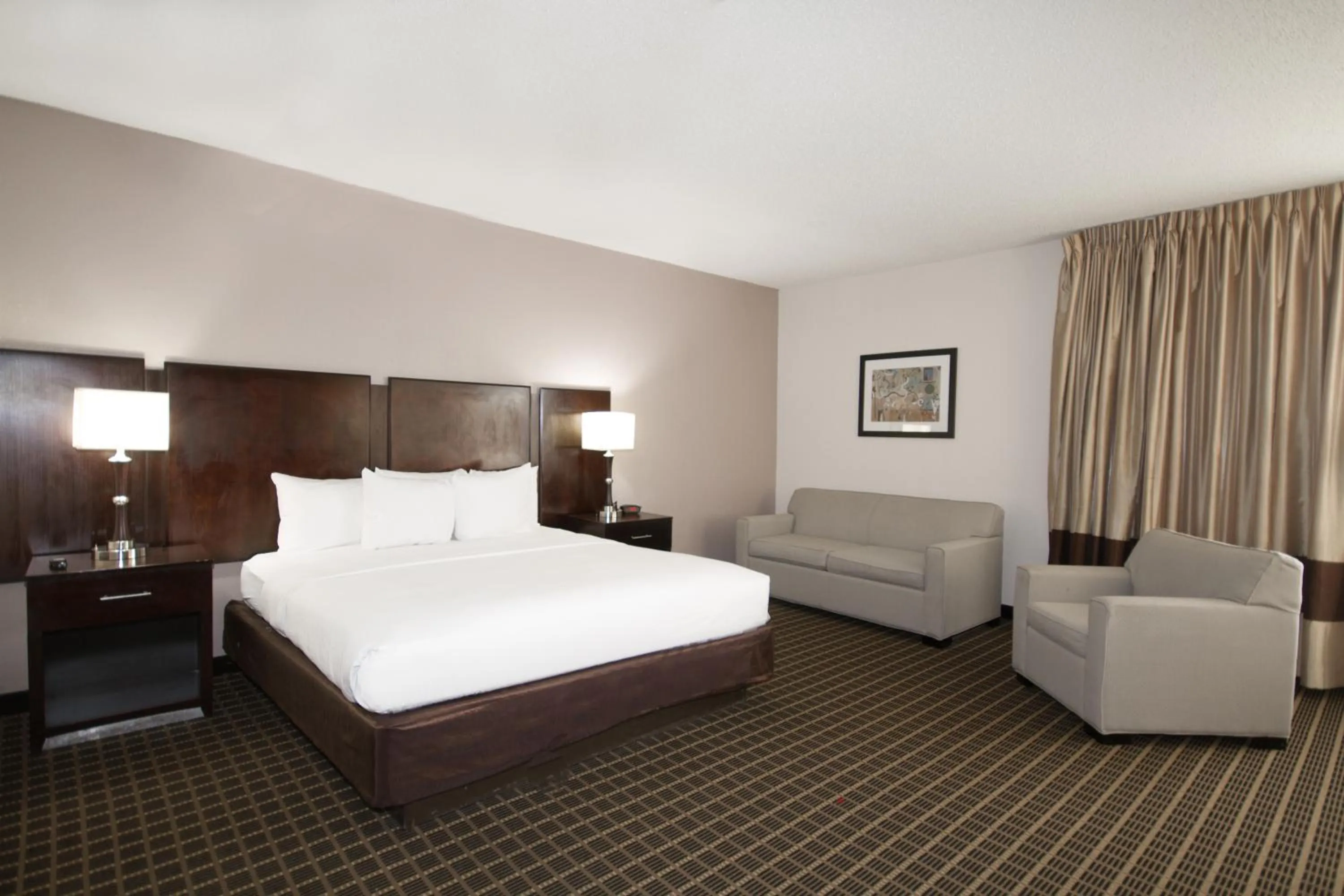 Bed in Clarion Inn & Suites Miami International Airport