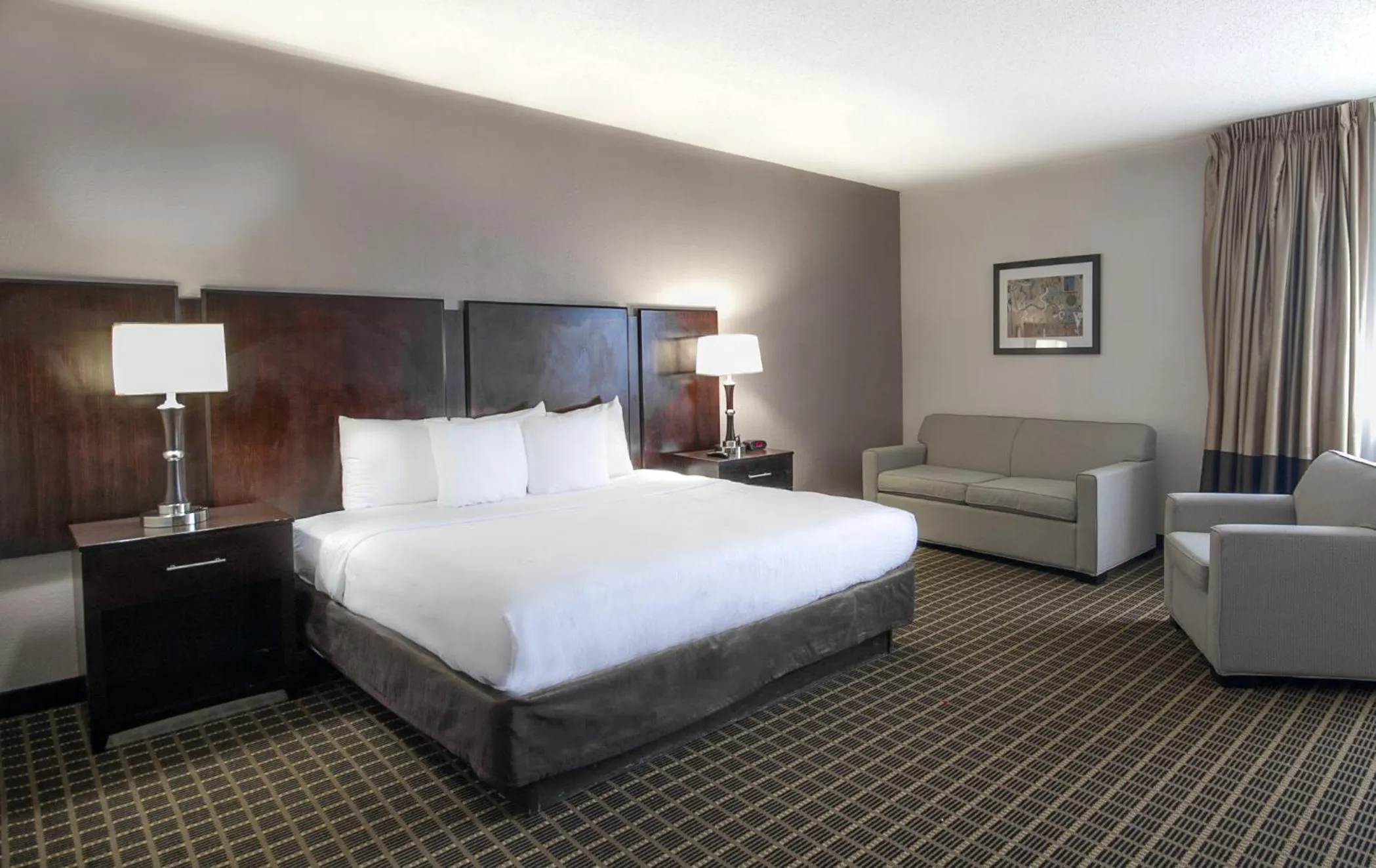 Bed in Clarion Inn & Suites Miami International Airport