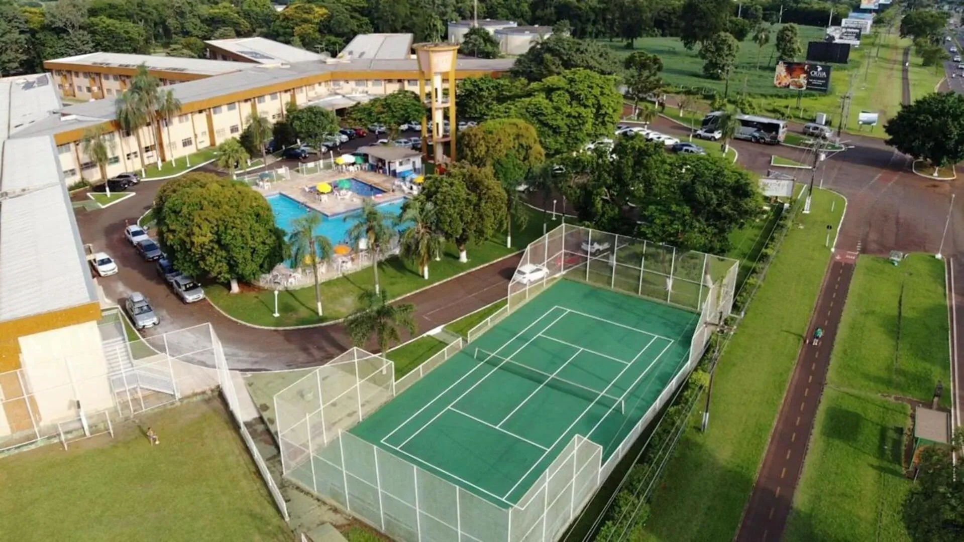 Tennis court in Dom Pedro I Palace Hotel