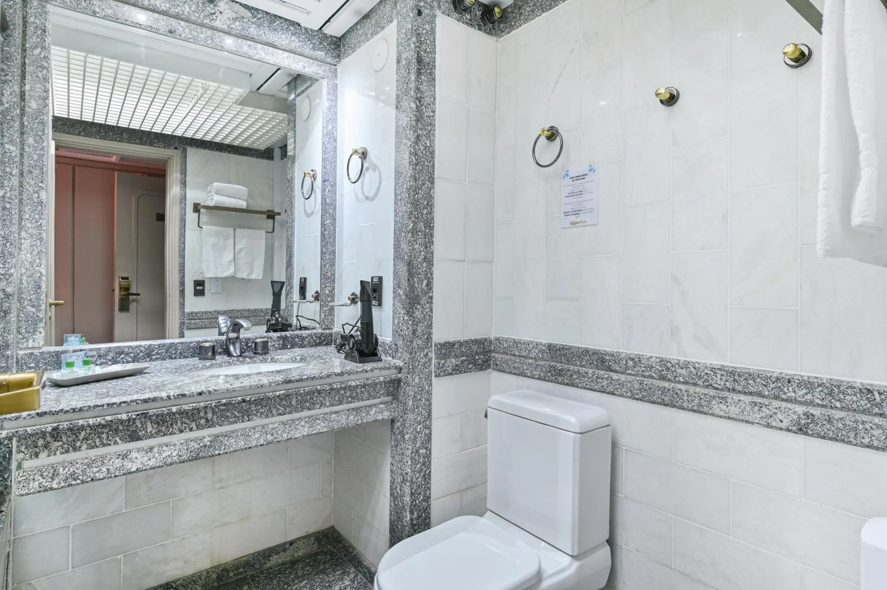 Deluxe Queen Room - single occupancy in Hotel Golden Park Campinas Cambuí By Nacional Inn Deluxe Queen Room - single occupancy in Hotel Golden Park Campinas Cambuí By Nacional Inn