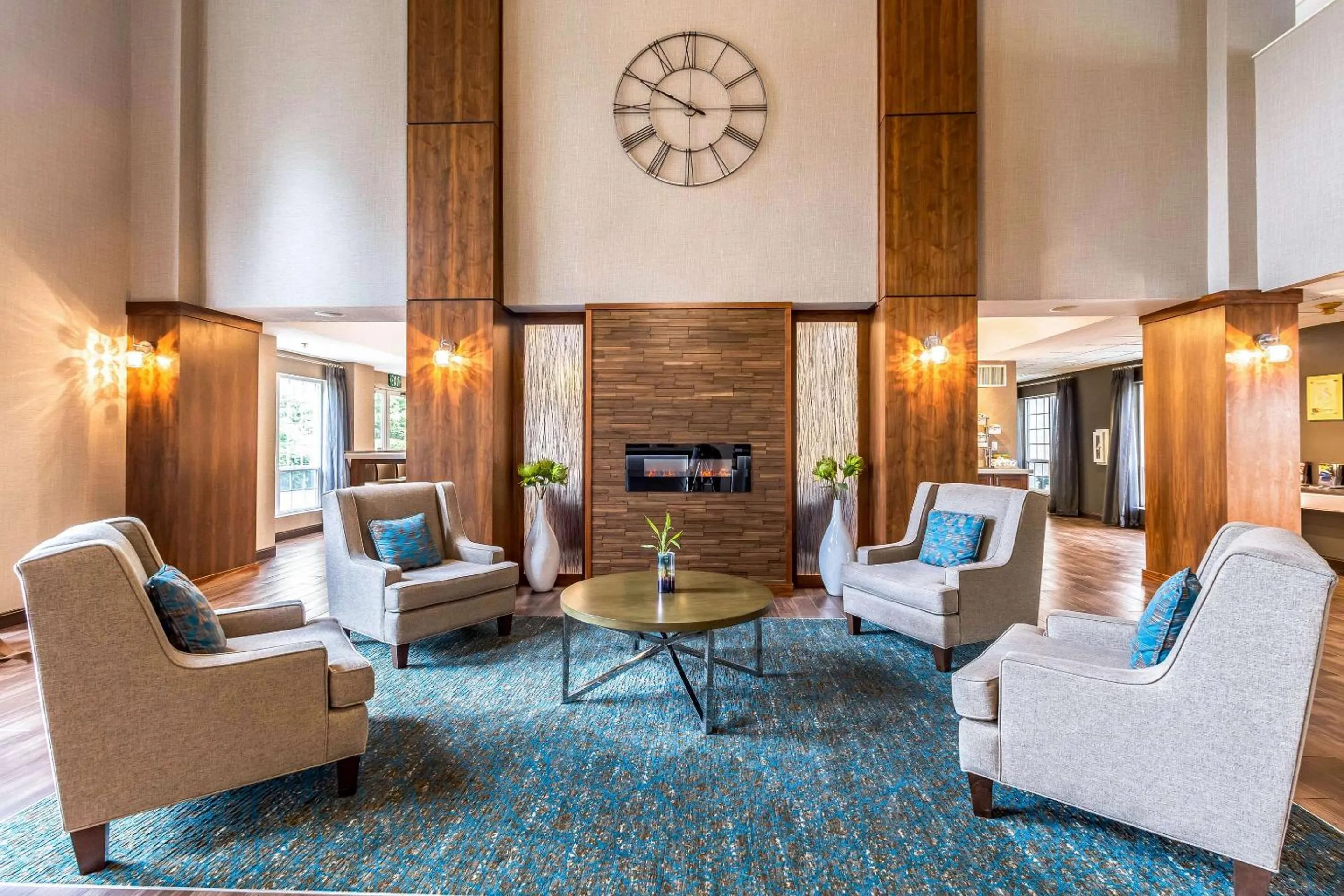 Lobby or reception in Clarion Hotel Portland International Airport