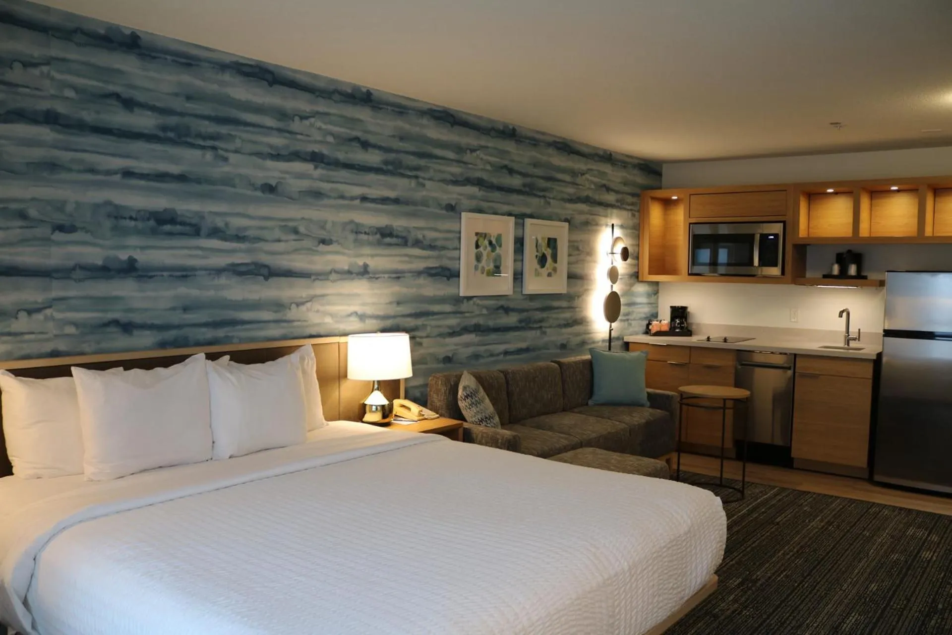 Clarion Hotel Portland International Airport