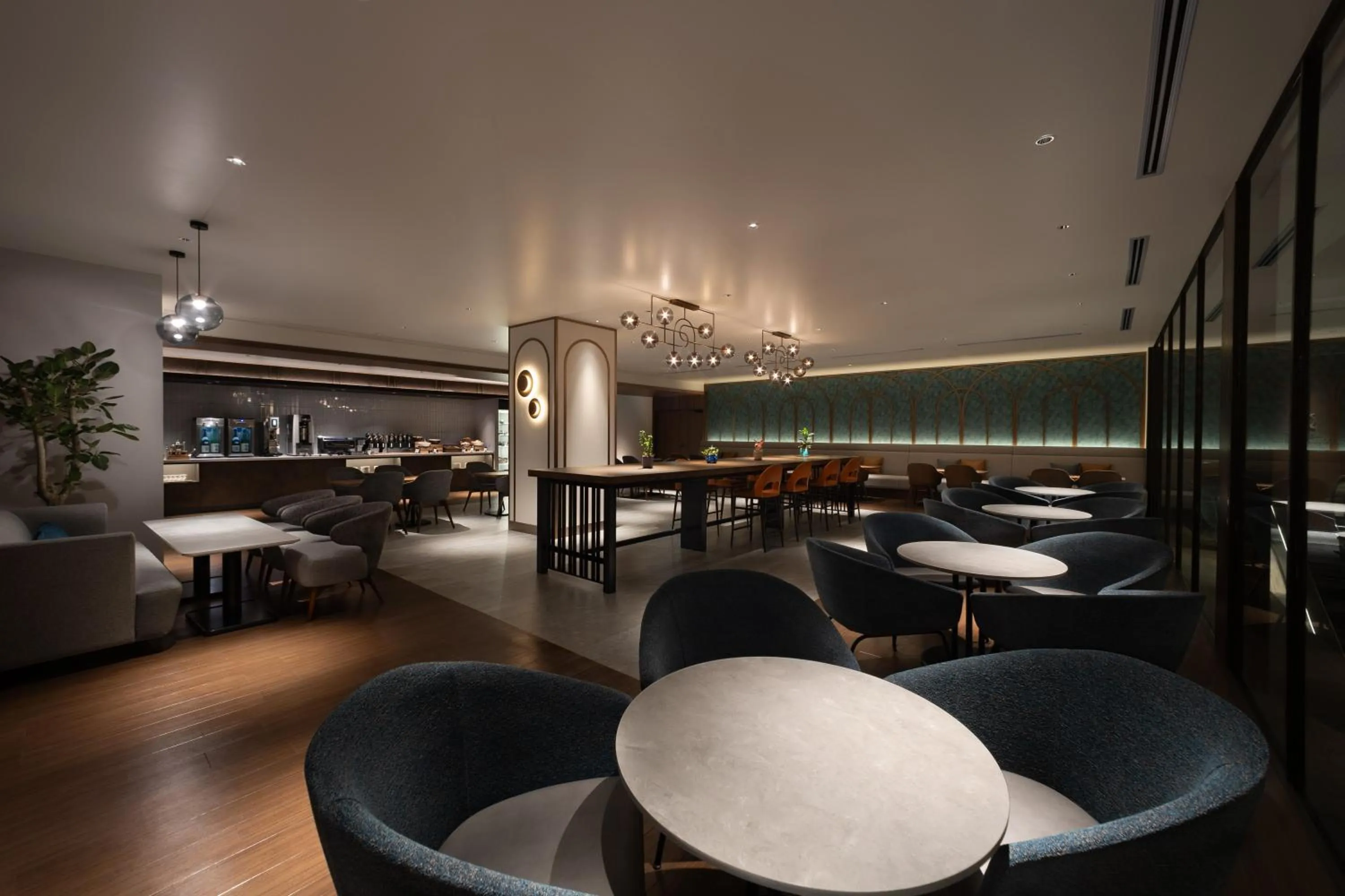 Communal lounge/ TV room in Namba Oriental Hotel