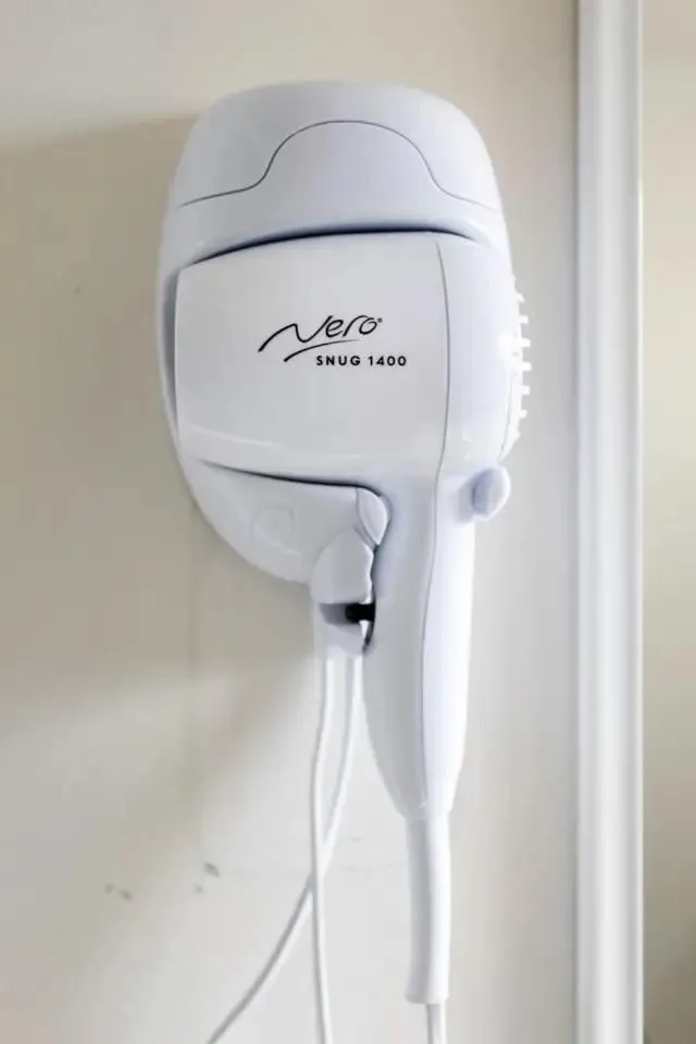 Bathroom in Lamplighter Motel