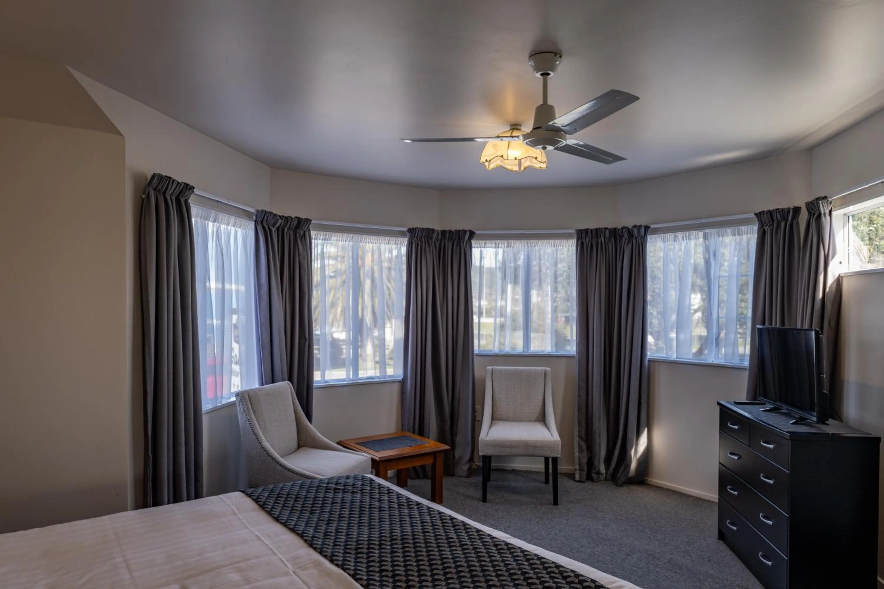 Bedroom, Bed in ASURE Gables Motor Lodge