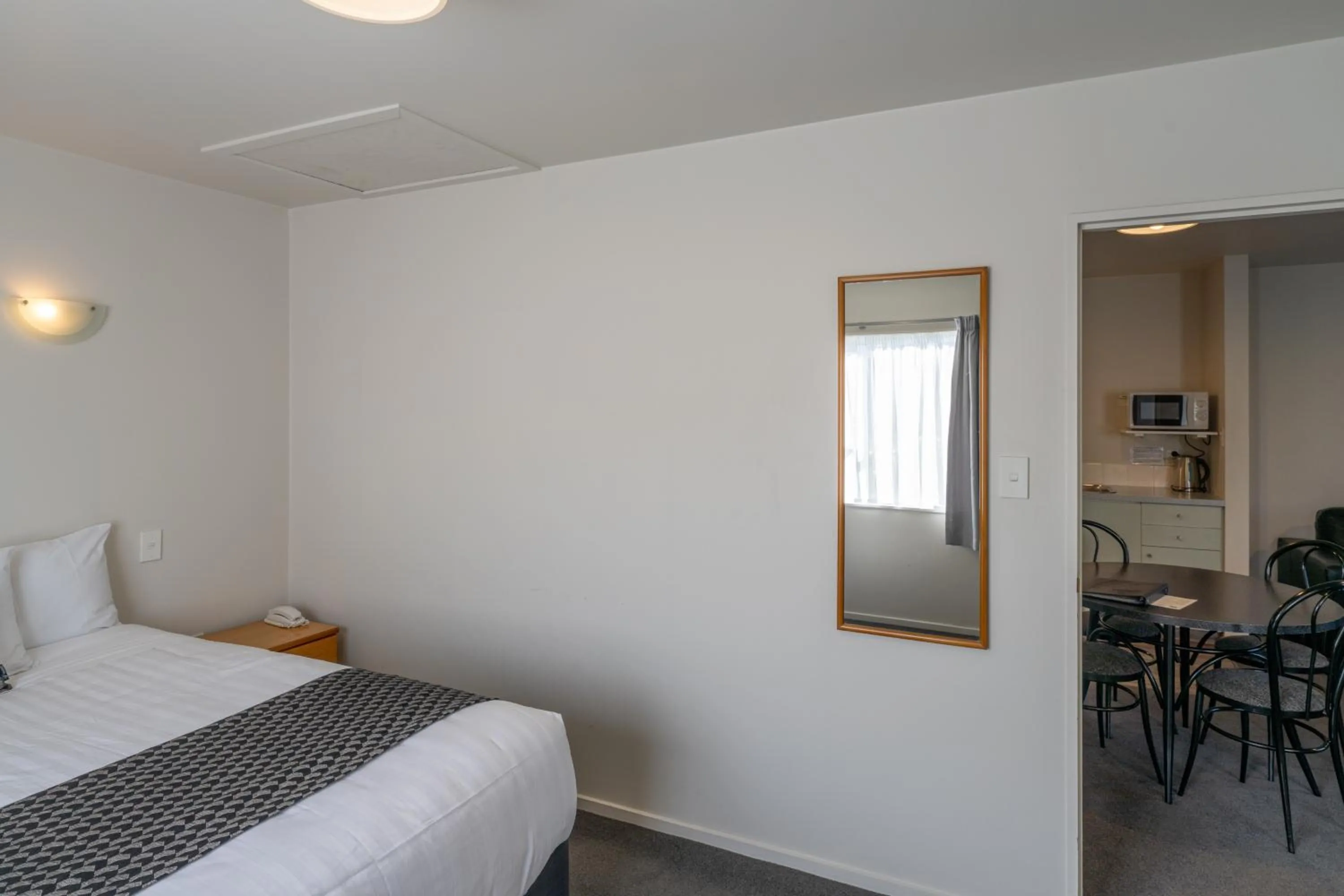 Bedroom, Bed in ASURE Gables Motor Lodge