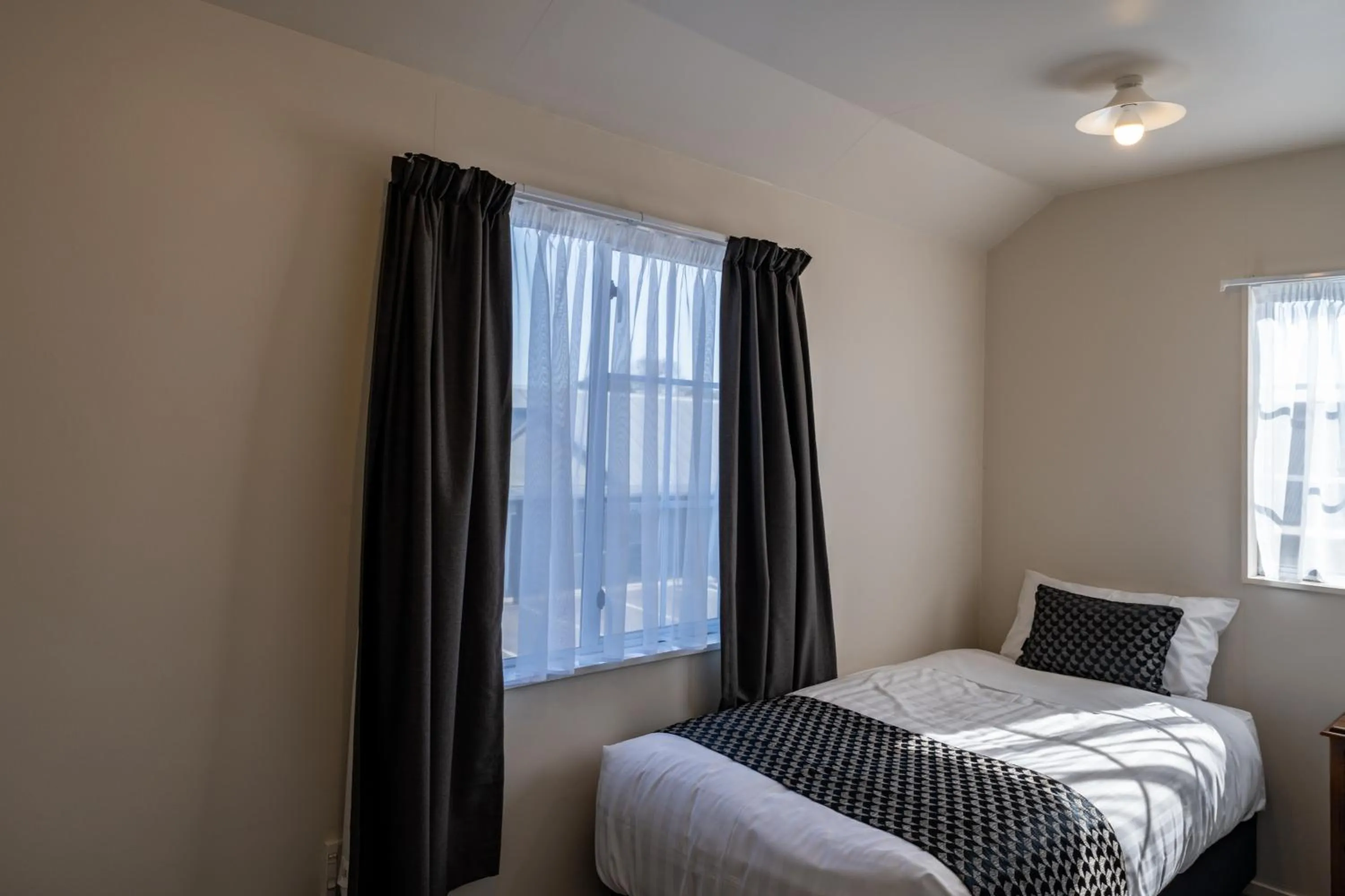 Bedroom, Bed in ASURE Gables Motor Lodge