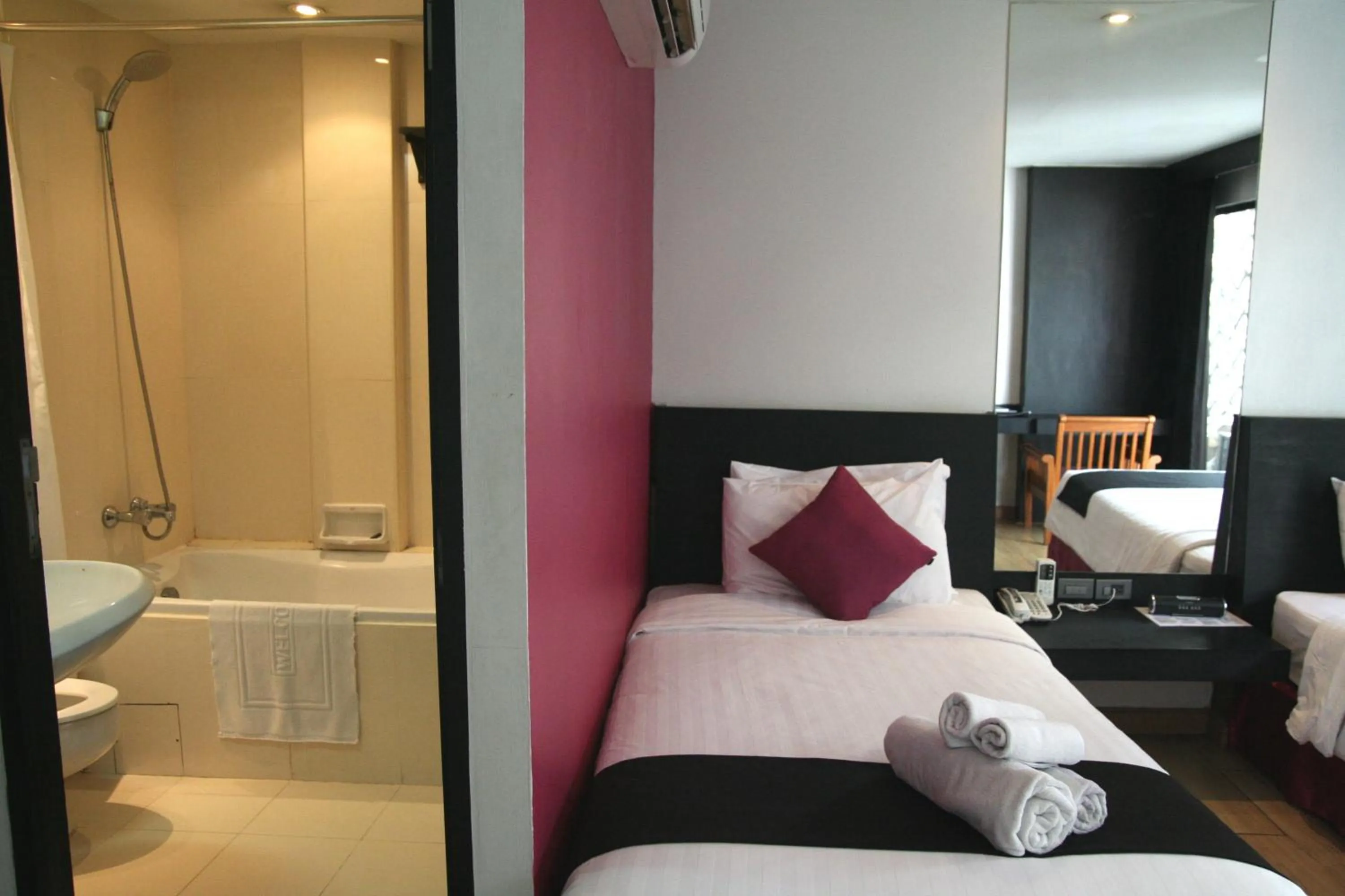 Shower, Bed in Grand Inn Hotel