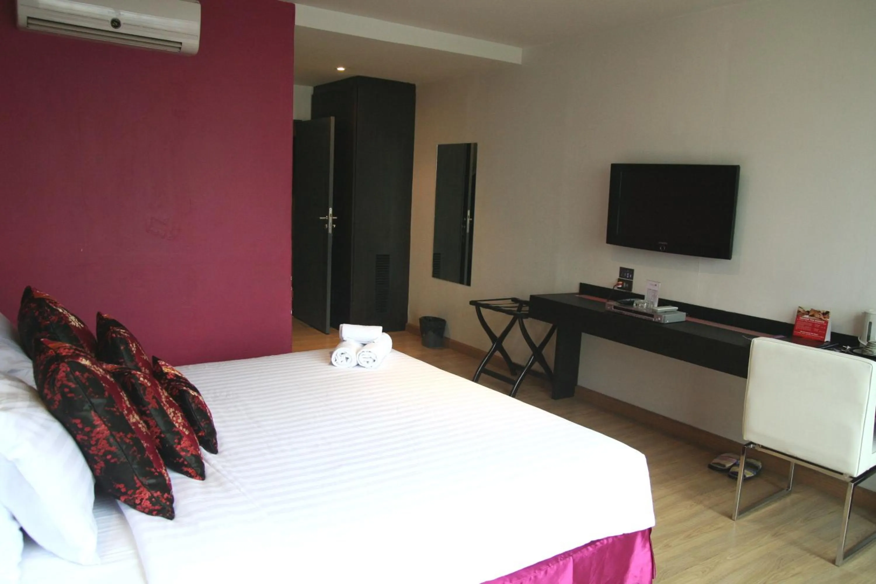 Spring, Bed in Grand Inn Hotel