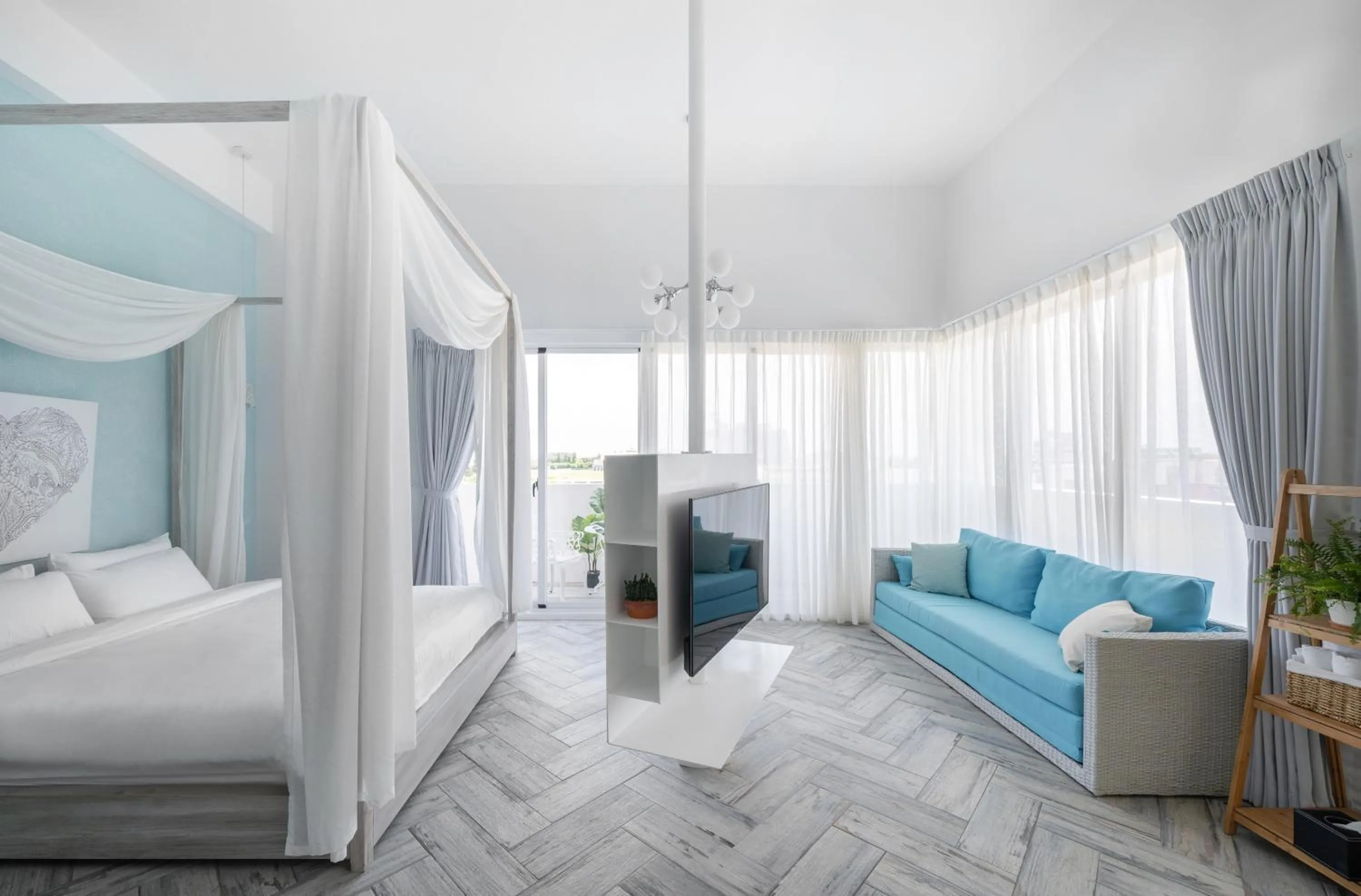 Photo of the whole room, Bed in Color Coral Boutique Hotel