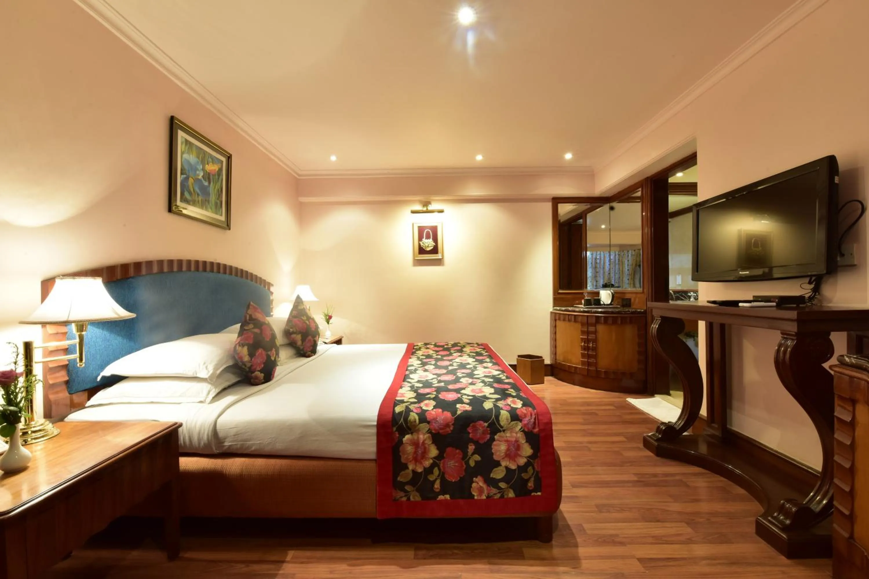 Photo of the whole room, Bed in Hotel Parle International