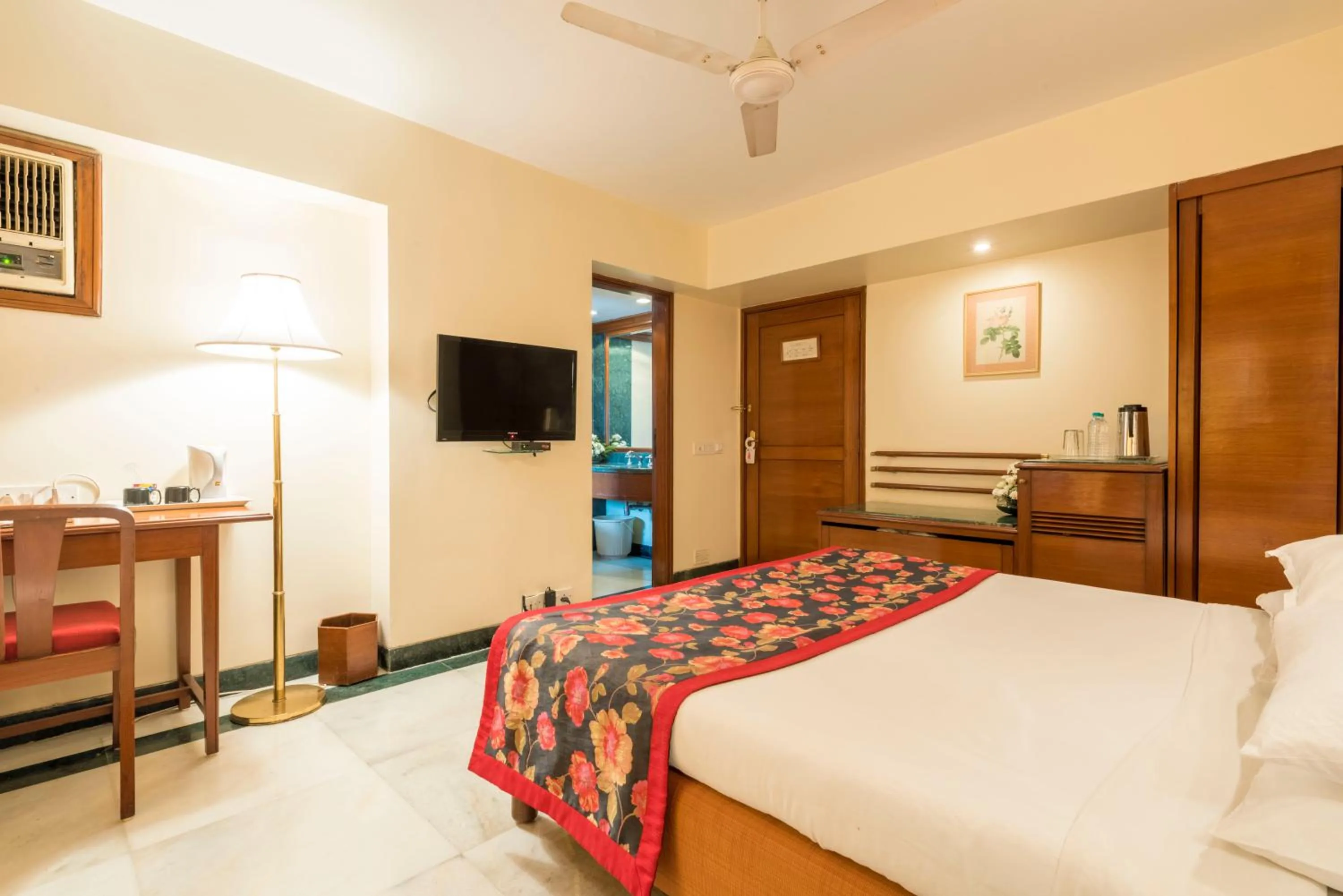 Photo of the whole room, Bed in Hotel Parle International