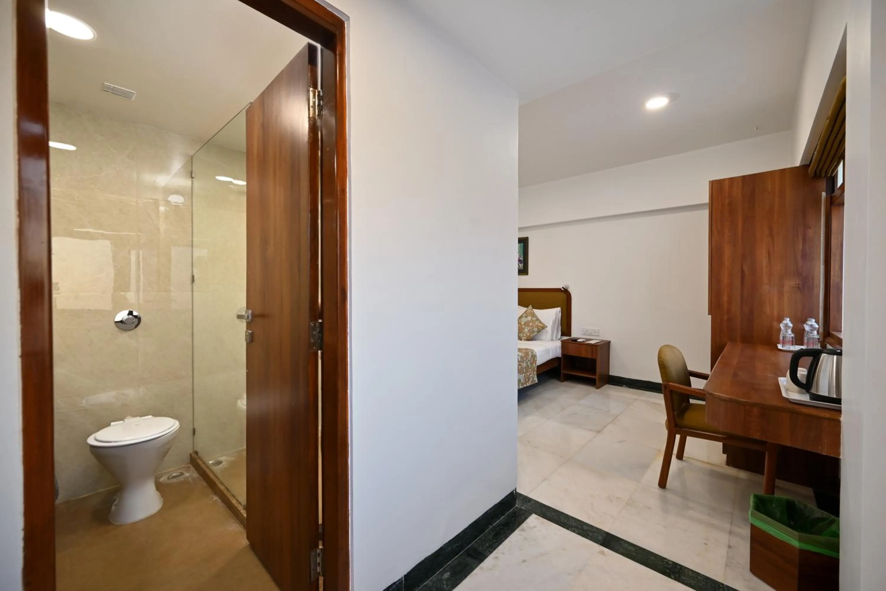 Bathroom in Hotel Parle International