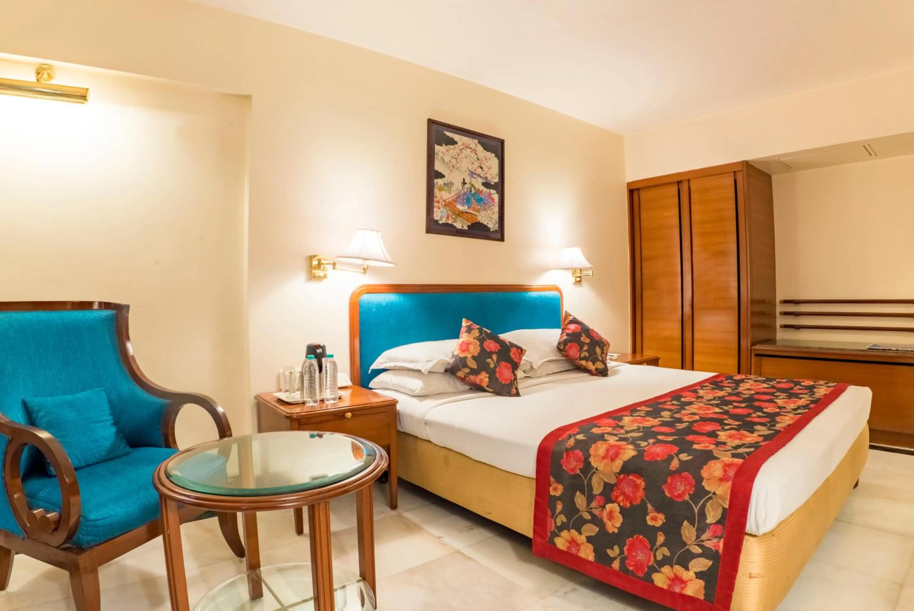 Bedroom, Bed in Hotel Parle International